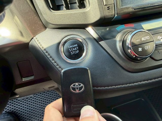 2.5E版 免鑰匙 倒車顯影 雙曲恆溫 駕駛電動椅 方控 定速  第5張相片