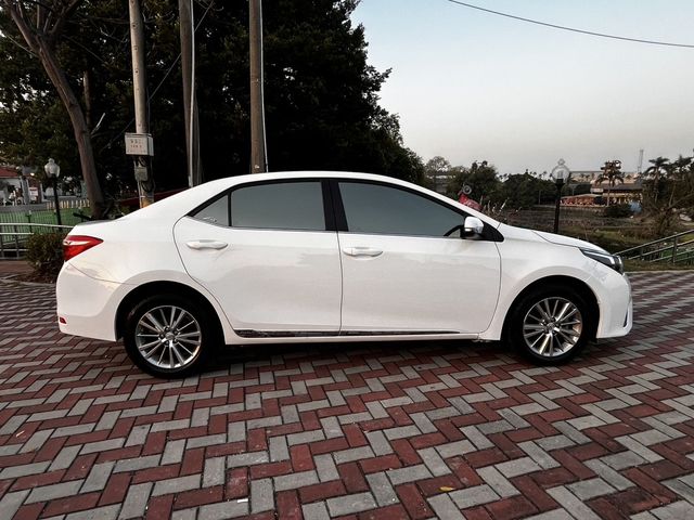 TOYOTA豐田 ALTIS  第4張相片