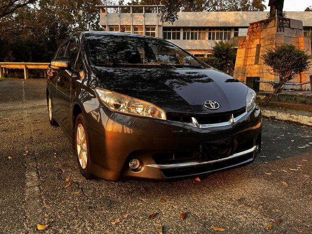 TOYOTA豐田 WISH  第3張相片