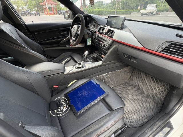 BMW寶馬 320D TOURING  第13張相片