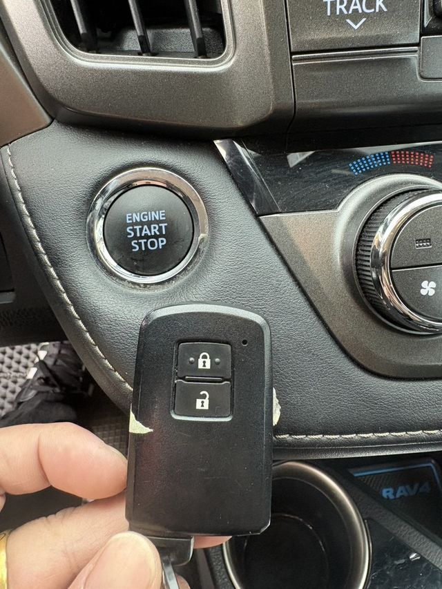 TOYOTA豐田 RAV4  第11張相片