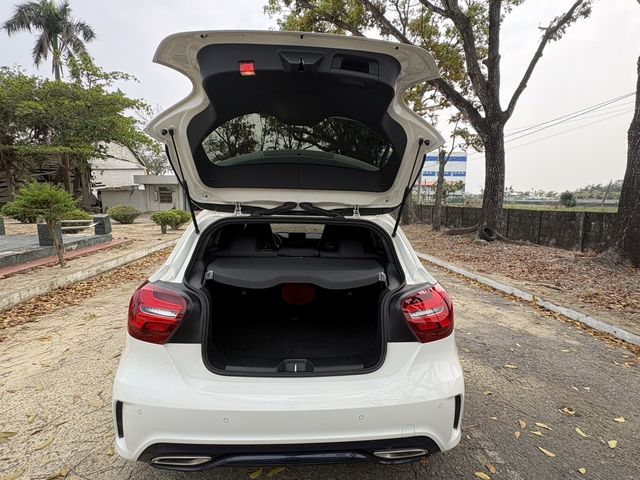 M-BENZ賓士 A180  第8張相片