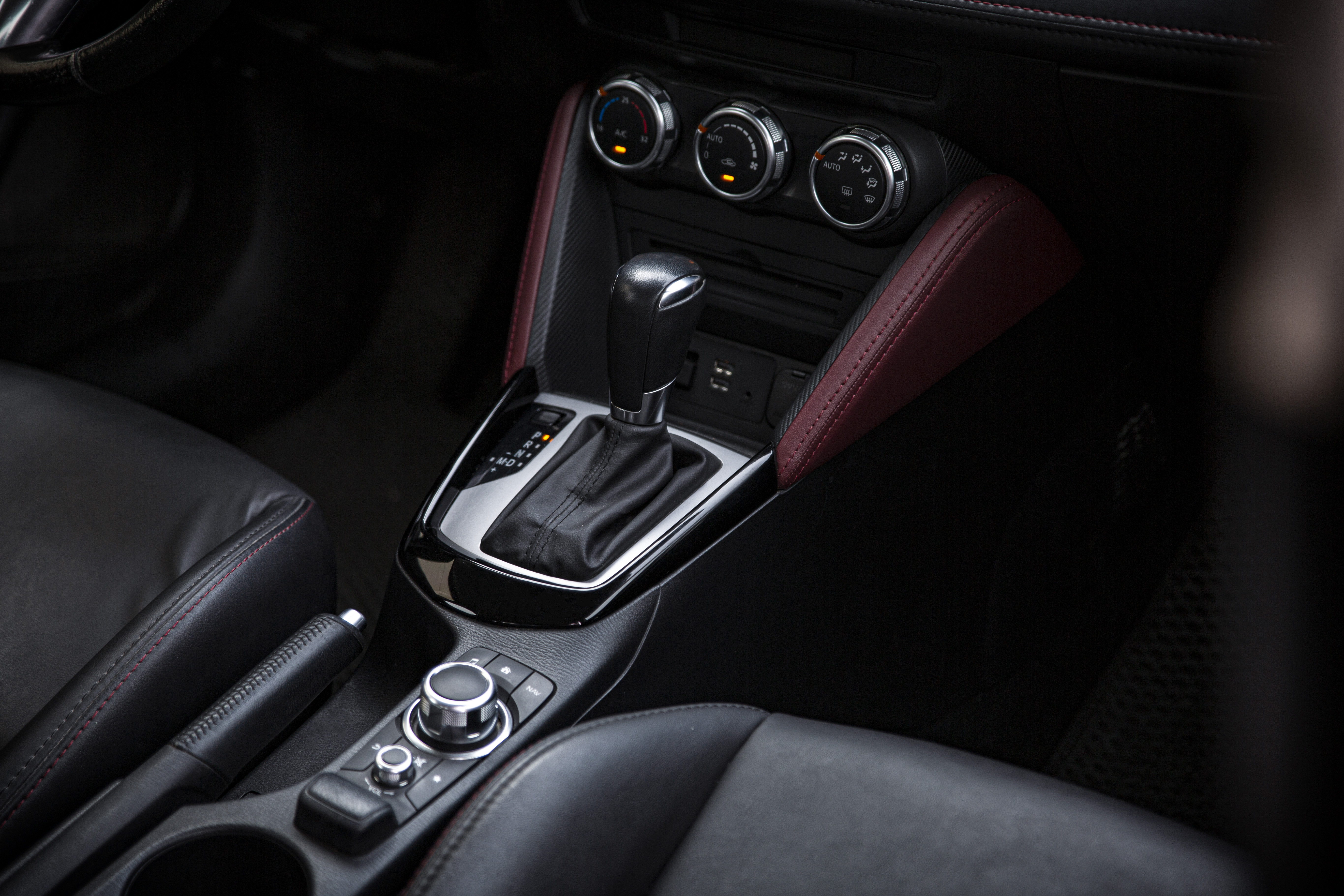 15年 CX-3 柴油頂級型 6安 定速 恆溫 導航【中古車行情指標店】  第12張相片