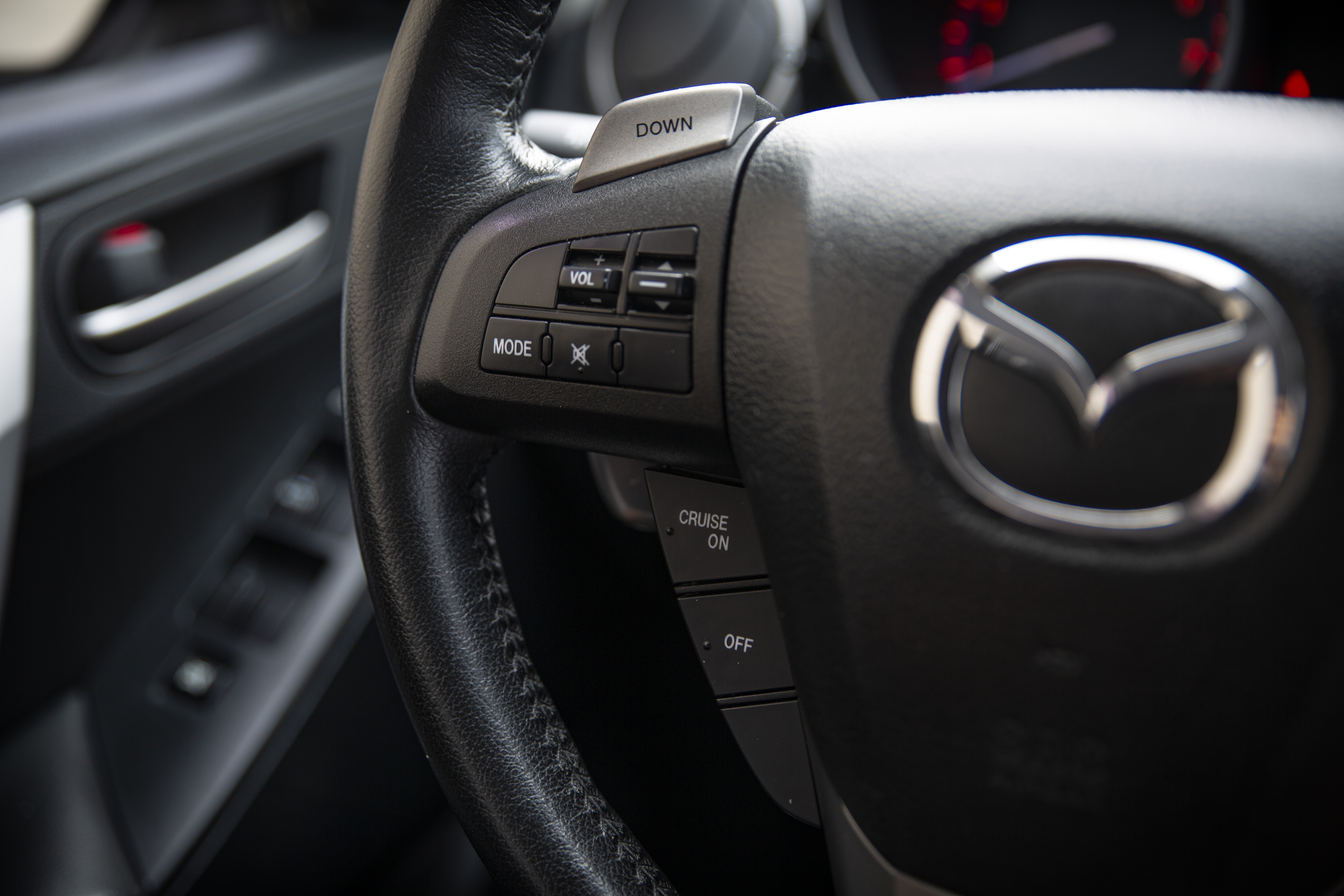 12年 Mazda3 4D 頂級型 正一手車 跑8萬 電動椅【實車價行情指標店】  第12張相片