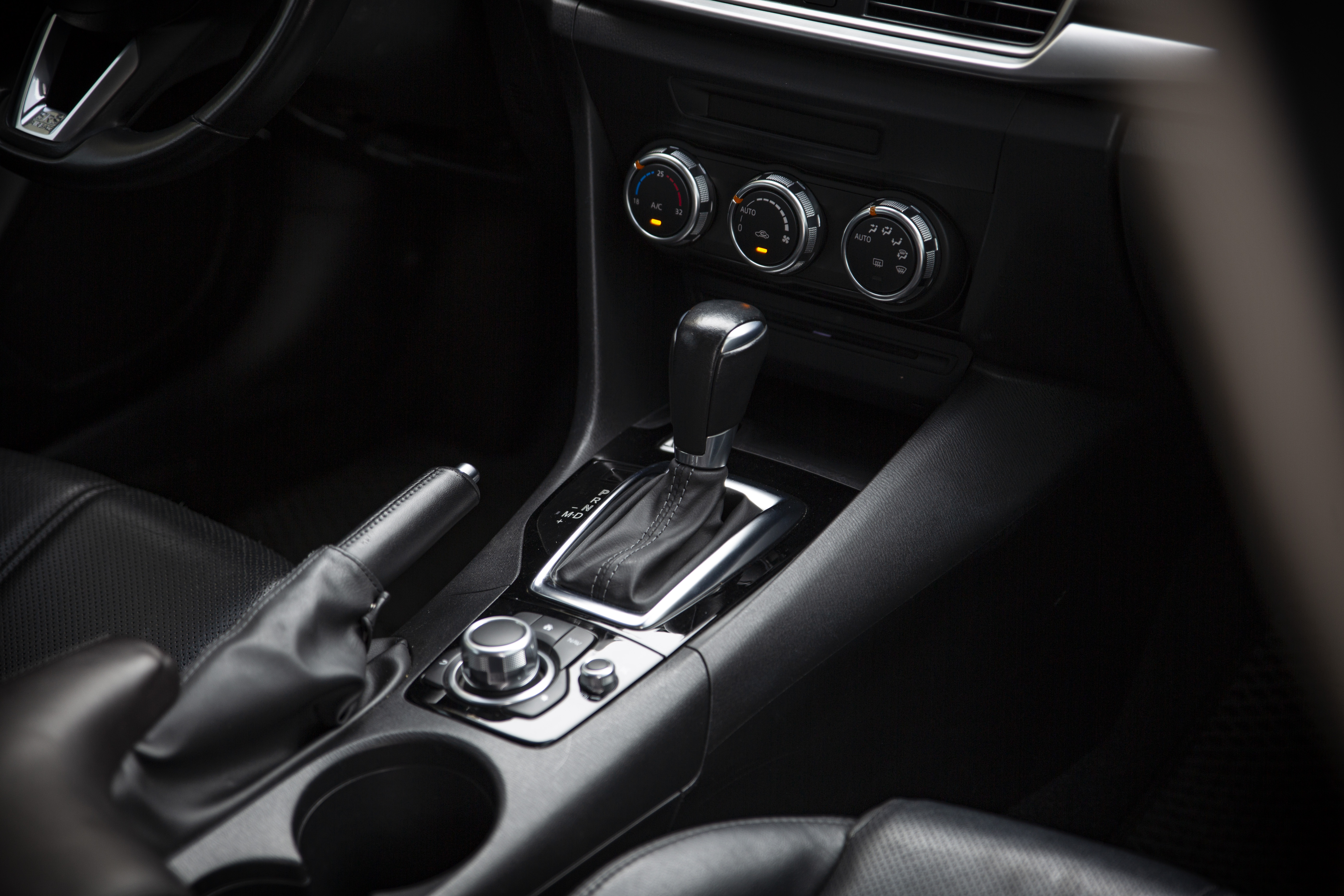 18年式 Mazda3 5D 尊榮進化版 LED頭尾燈 盲點【實車價行情指標店】  第13張相片