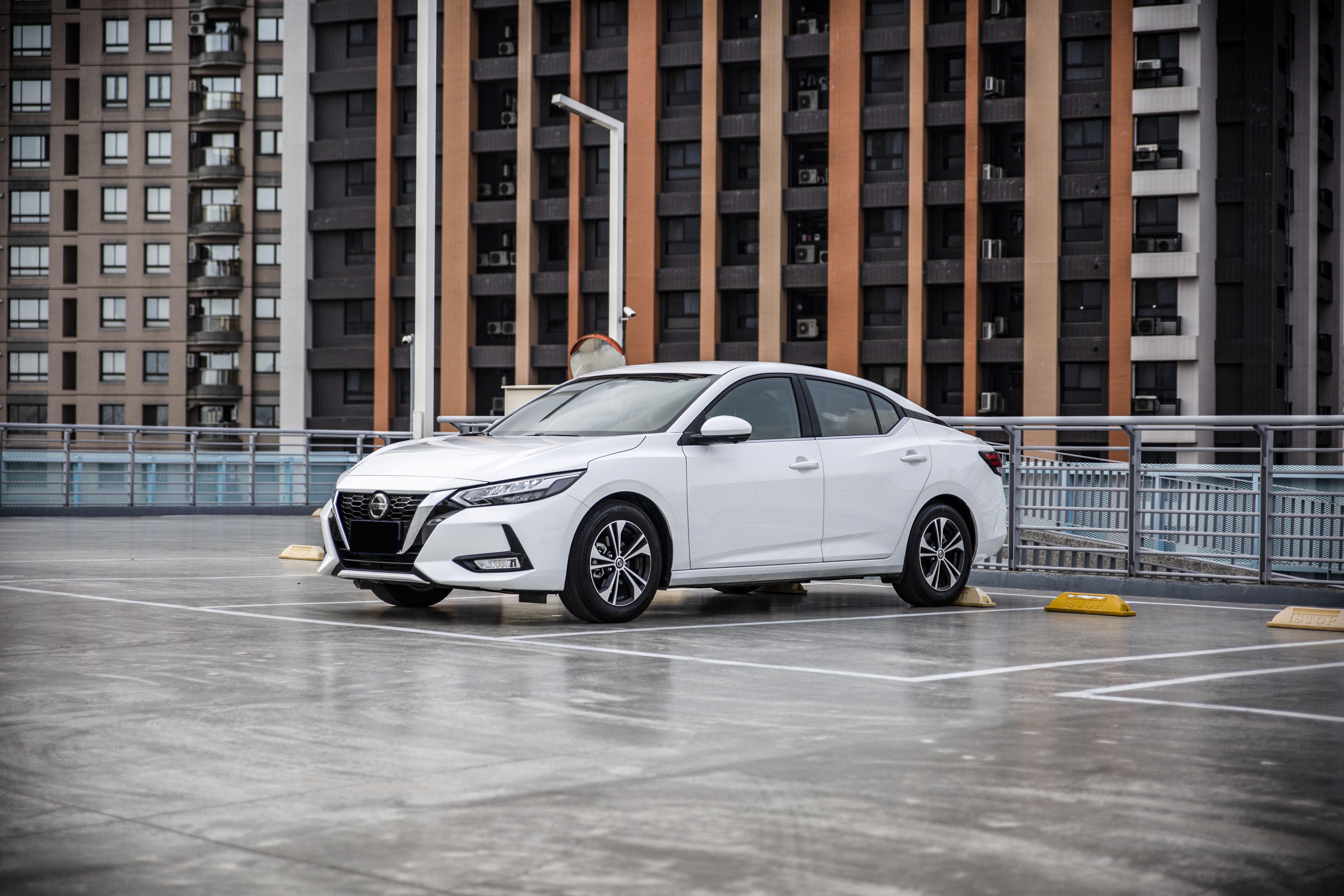 21年 Sentra 尊爵型 LED陣列式頭燈 全速域ACC【實車價行情指標店】  第11張相片