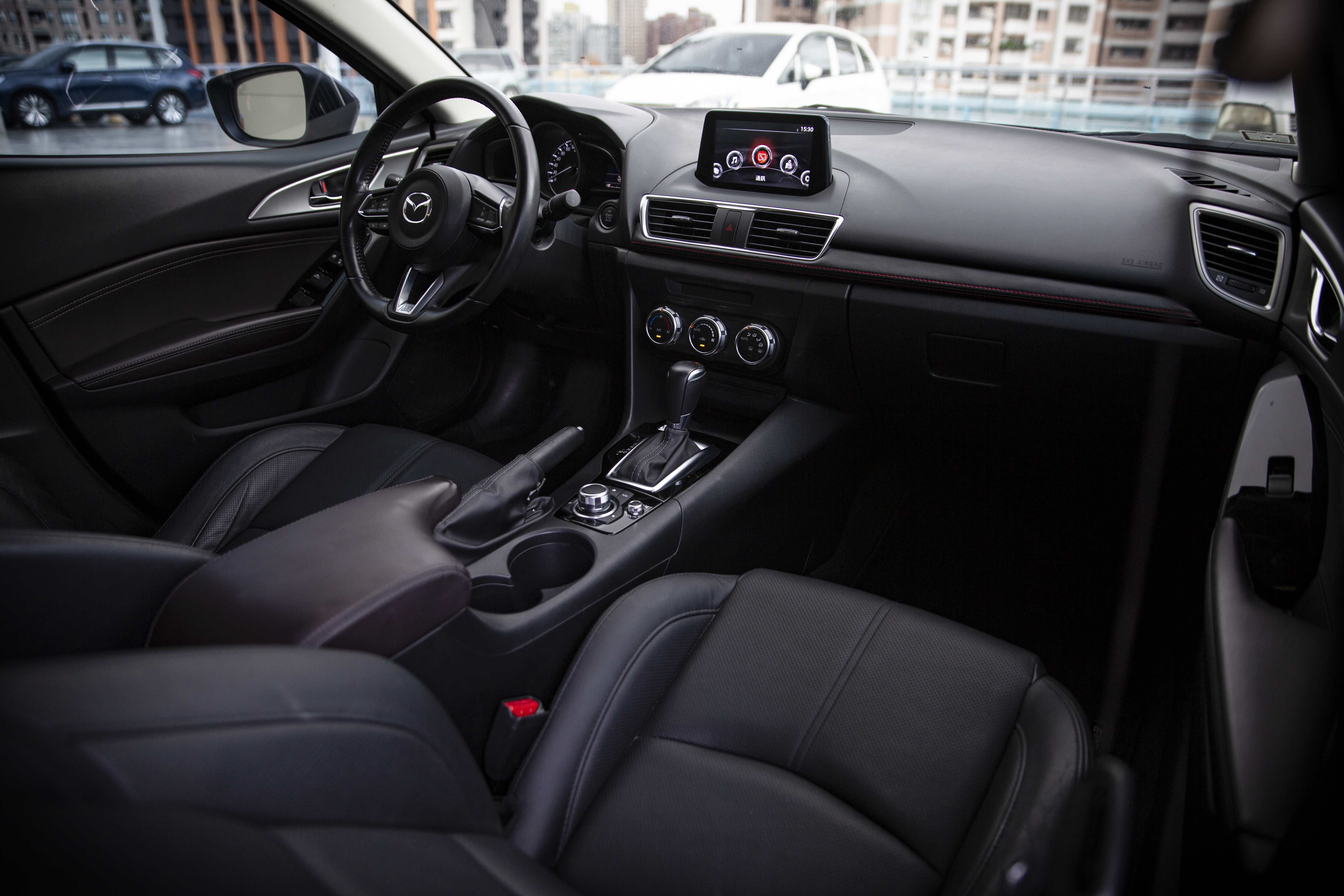 18年 Mazda3 4D 尊榮進化版 6安 定速 恆溫【實車價行情指標店】  第10張相片