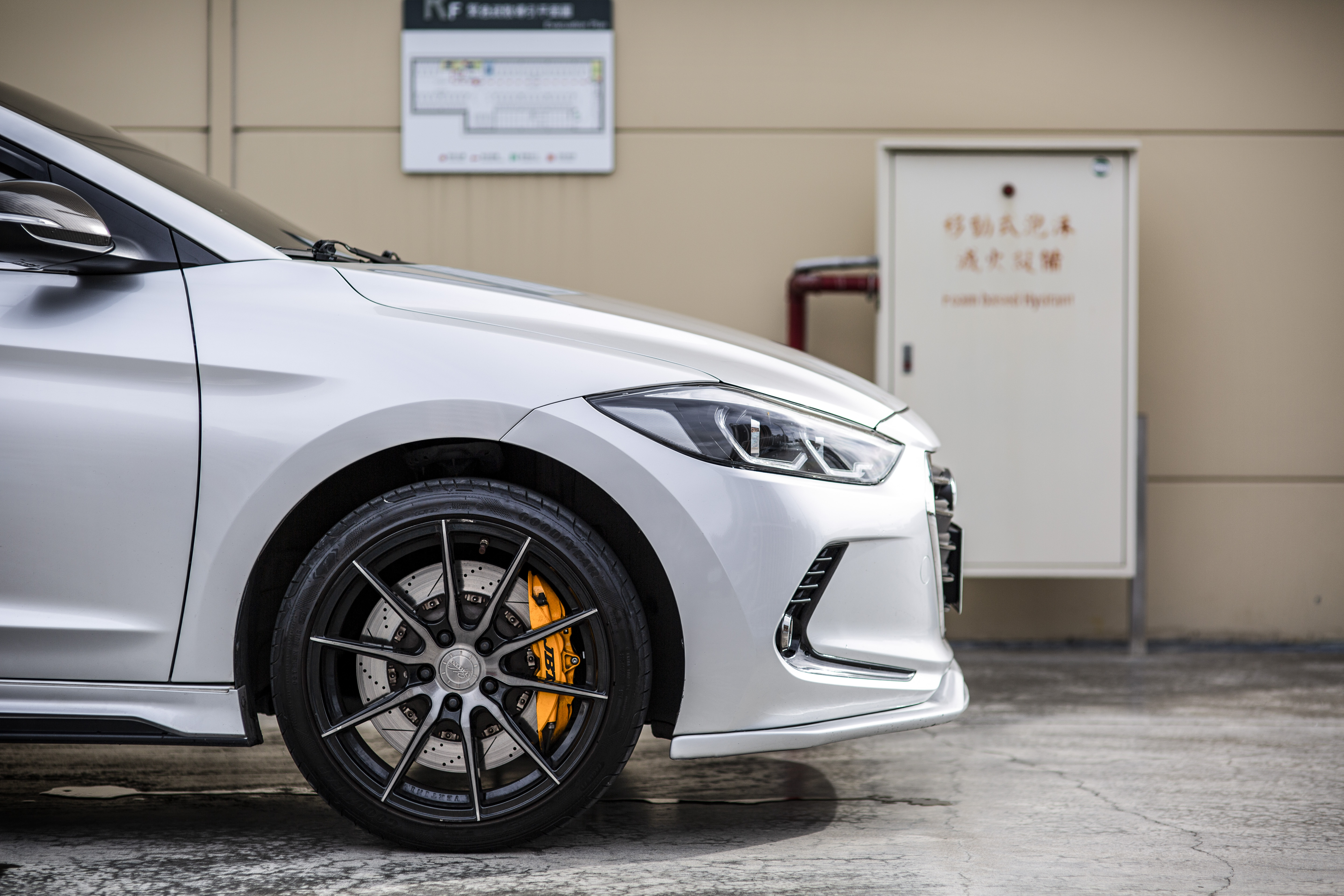 17年 Super Elantra 2.0菁英 6安 盲點【實車價行情指標店】  第11張相片