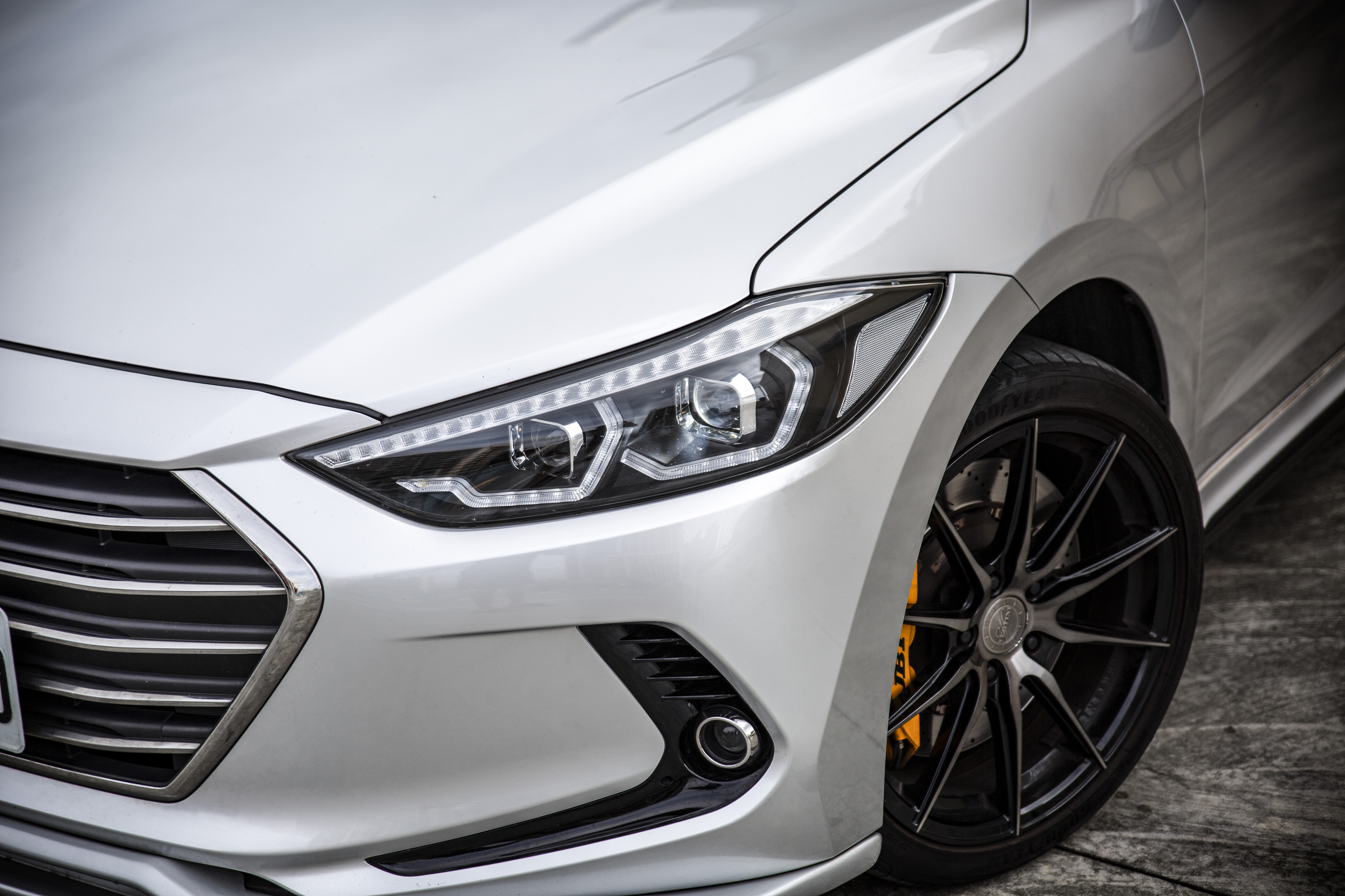 17年 Super Elantra 2.0菁英 6安 盲點【實車價行情指標店】  第13張相片