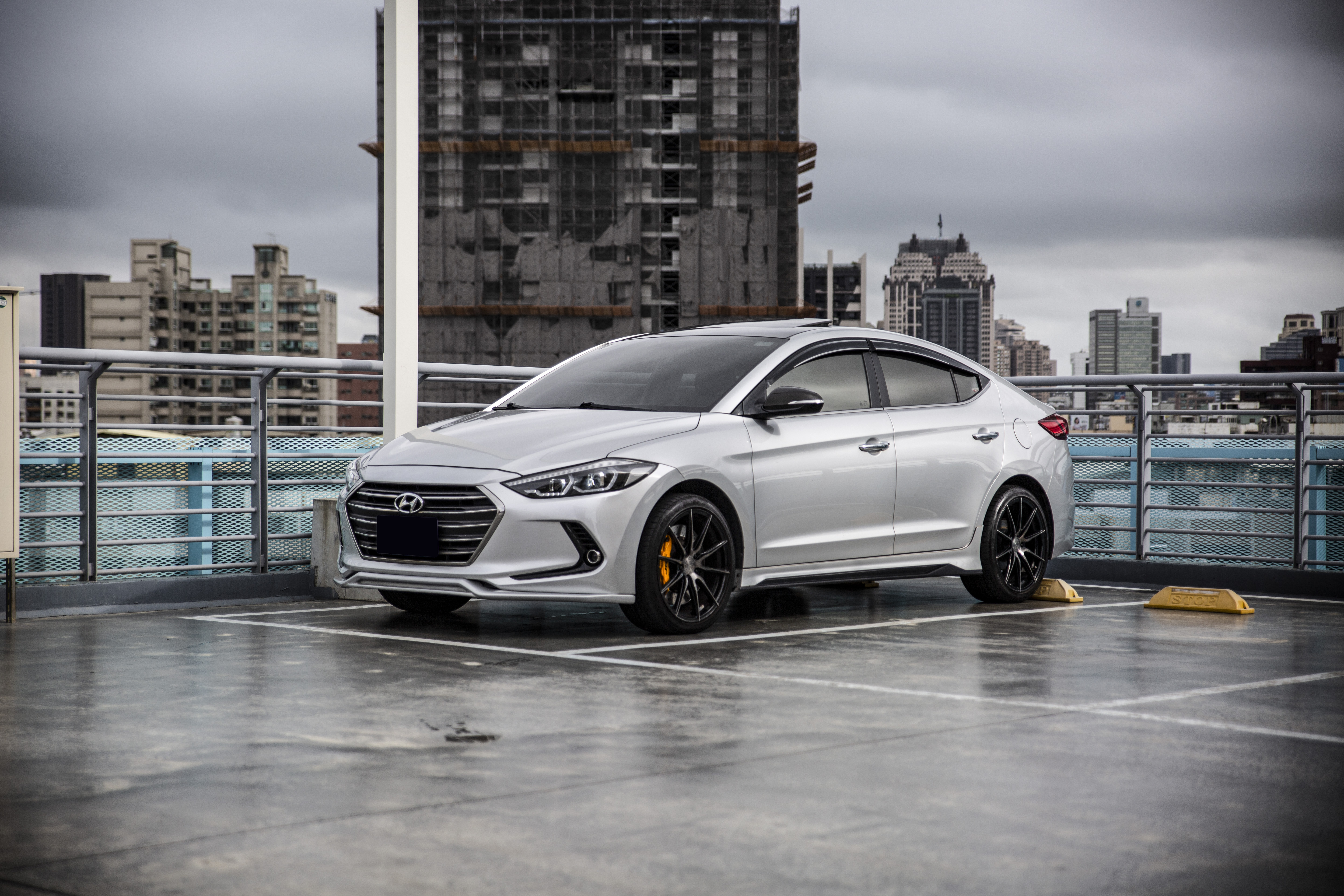 17年 Super Elantra 2.0菁英 6安 盲點【實車價行情指標店】  第14張相片