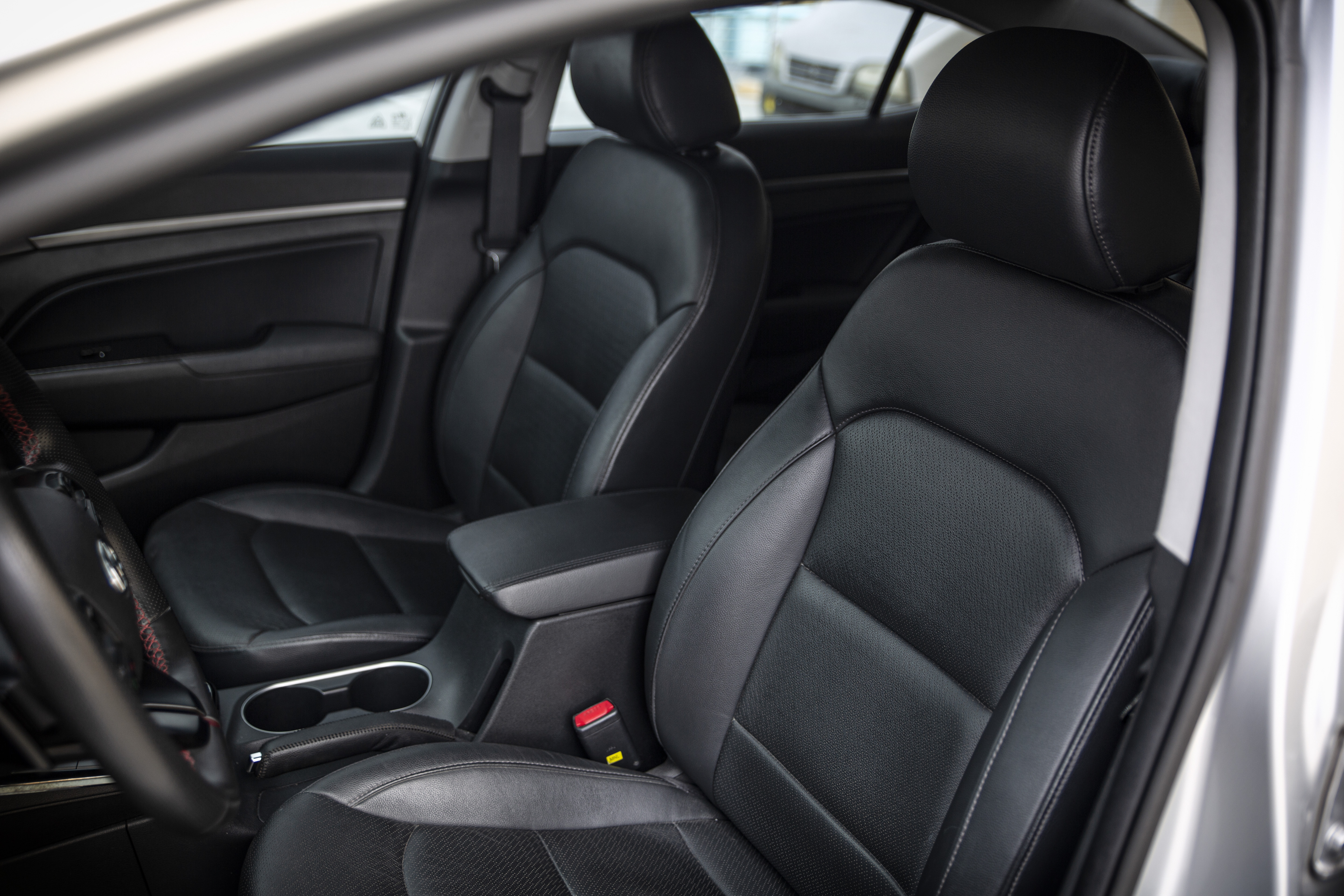 17年 Super Elantra 2.0菁英 6安 盲點【實車價行情指標店】  第20張相片