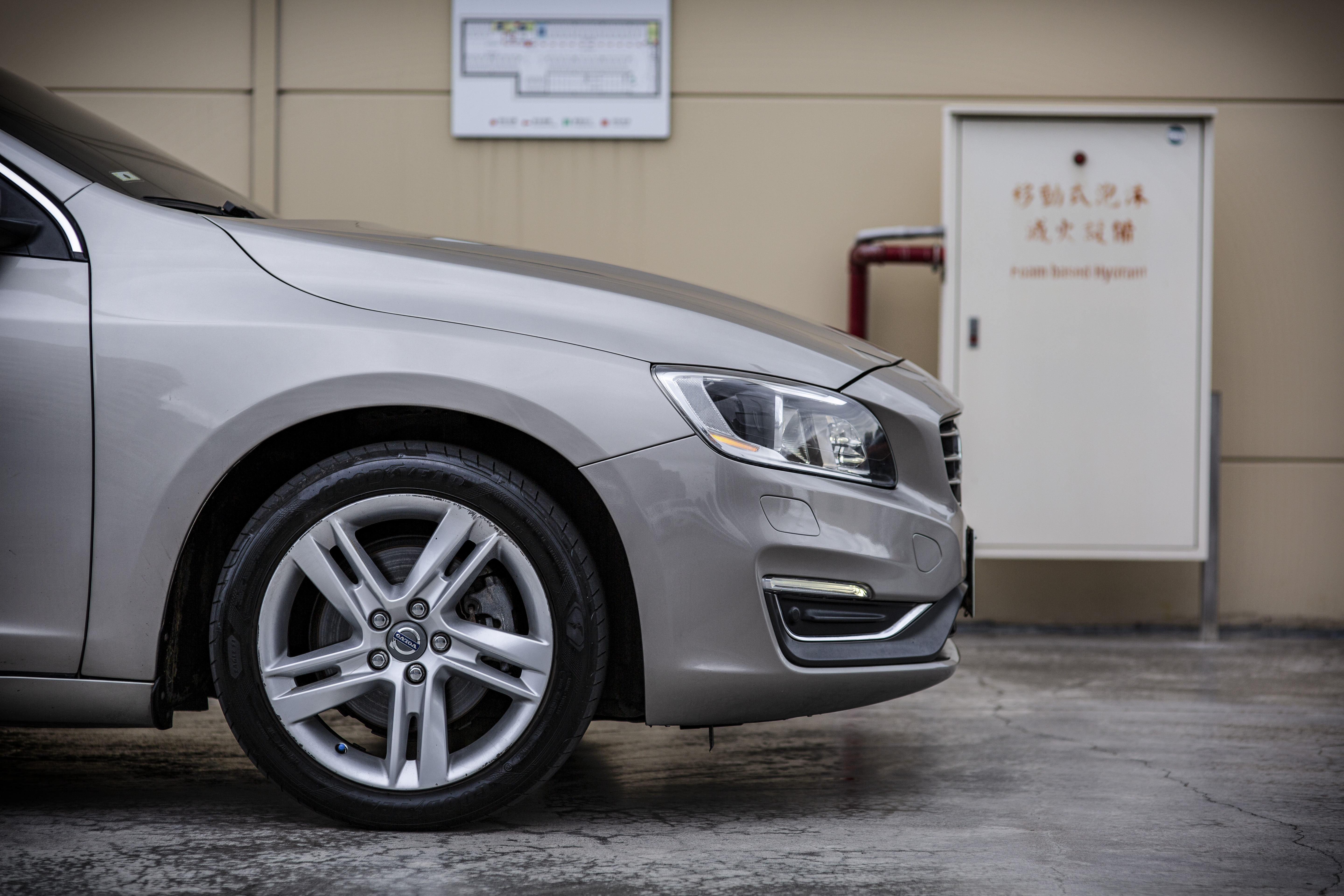 13年 S60 D4 柴油豪華型 新款車頭 極稀有【中古車行情指標店】  第4張相片