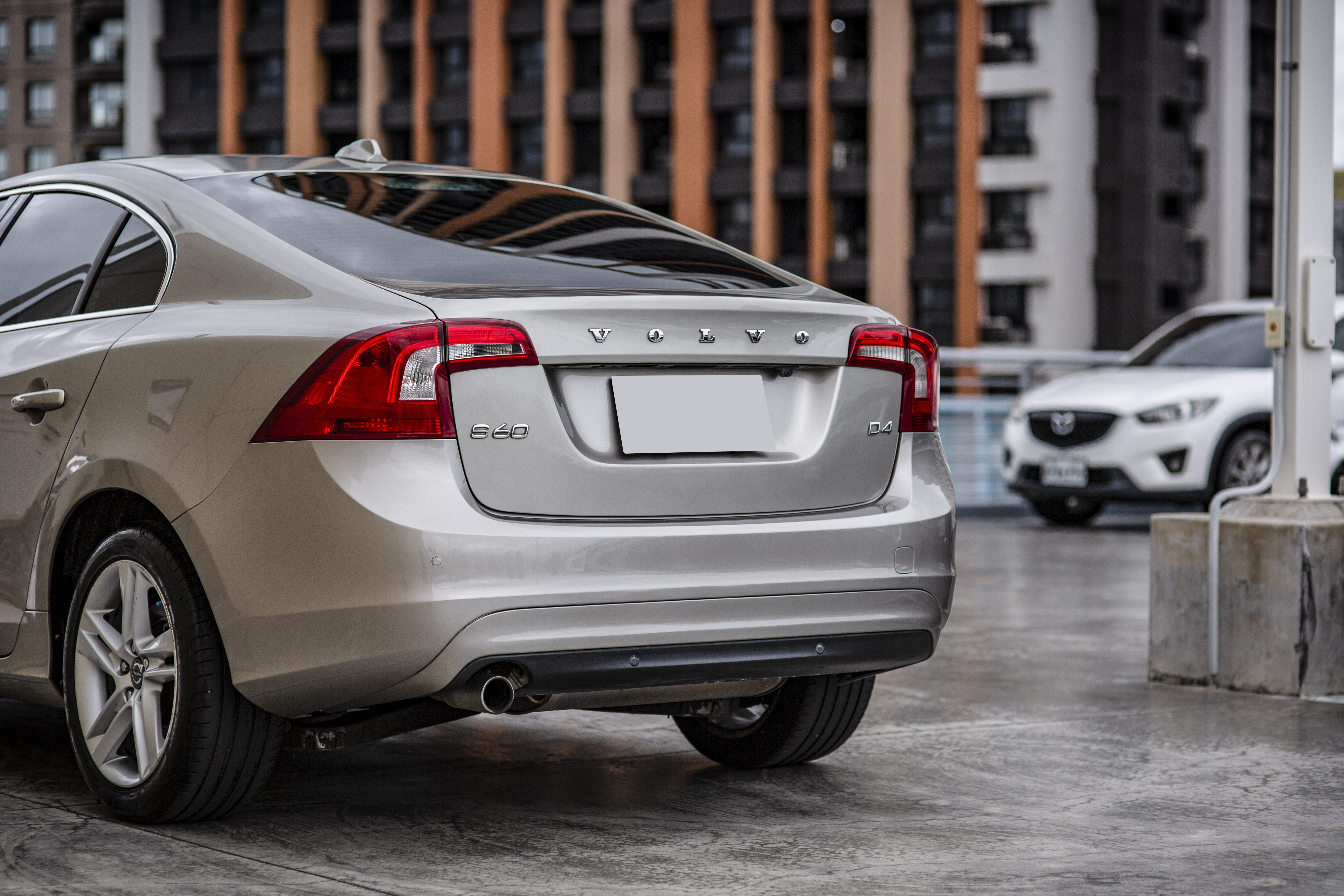 13年 S60 D4 柴油豪華型 新款車頭 極稀有【中古車行情指標店】  第7張相片