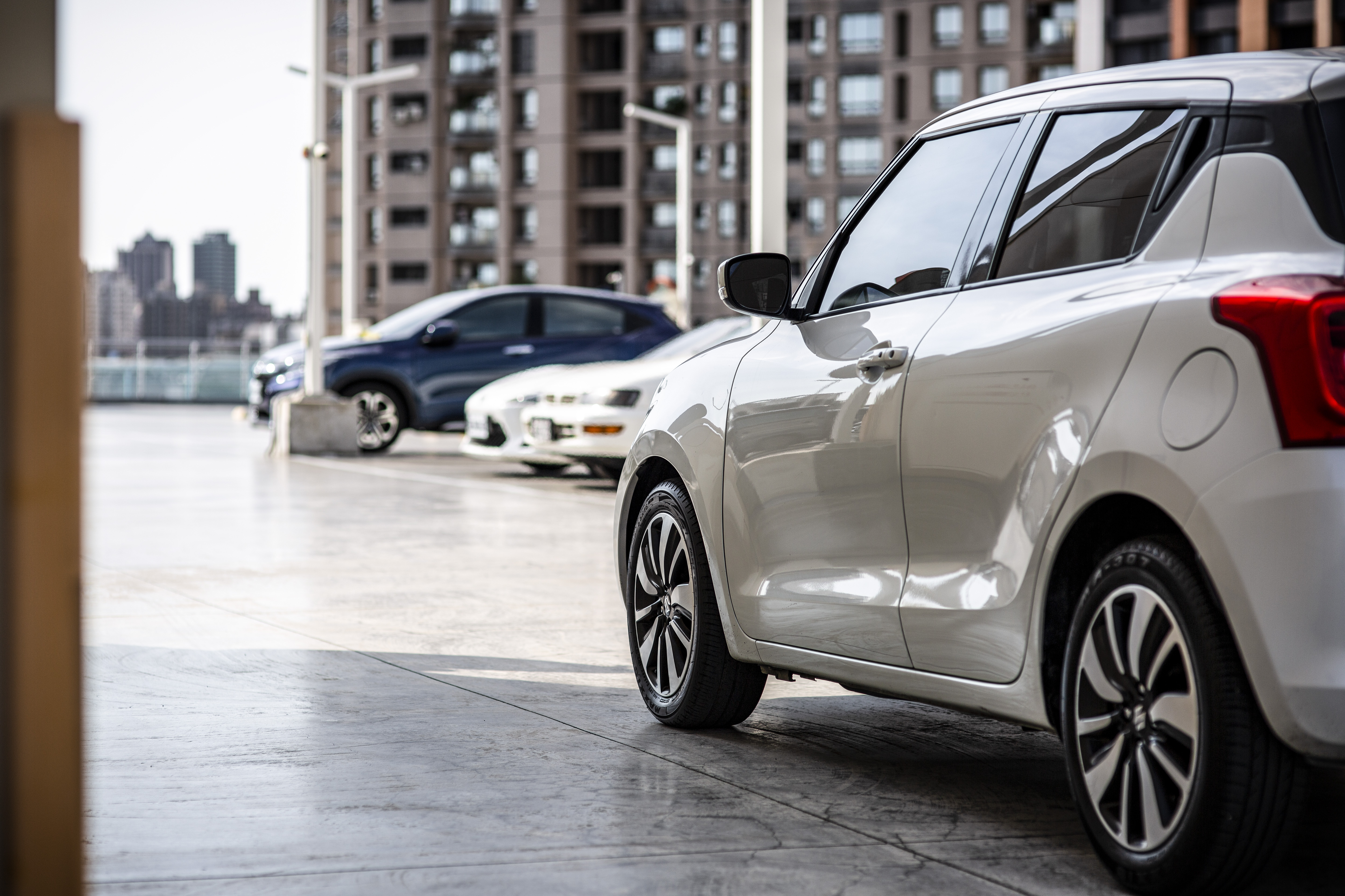 18年 Swift GLX 日本進口 1.0稅金 渦輪增壓【實車價行情指標店】  第2張相片