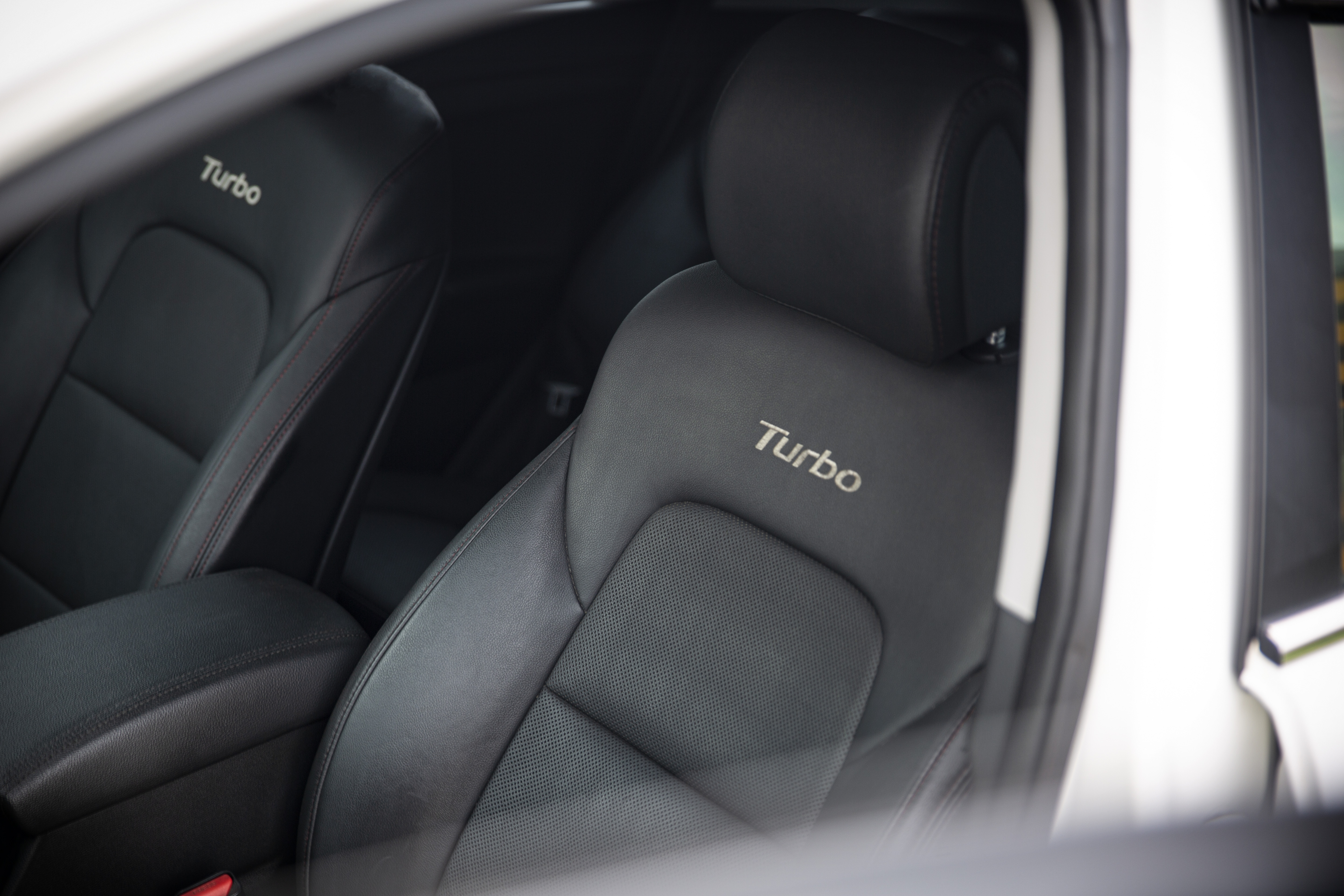 17年 Tucson 1.6汽油渦輪 免鑰匙 定速 電動椅【中古車行情指標店】  第15張相片