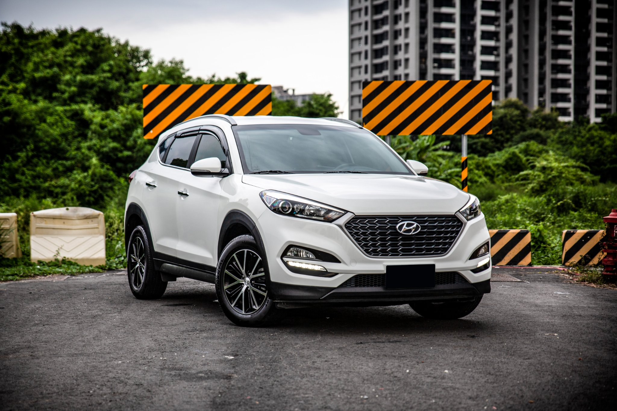 17年 Tucson 1.6汽油渦輪 免鑰匙 定速 電動椅【實車價行情指標店】  第1張相片