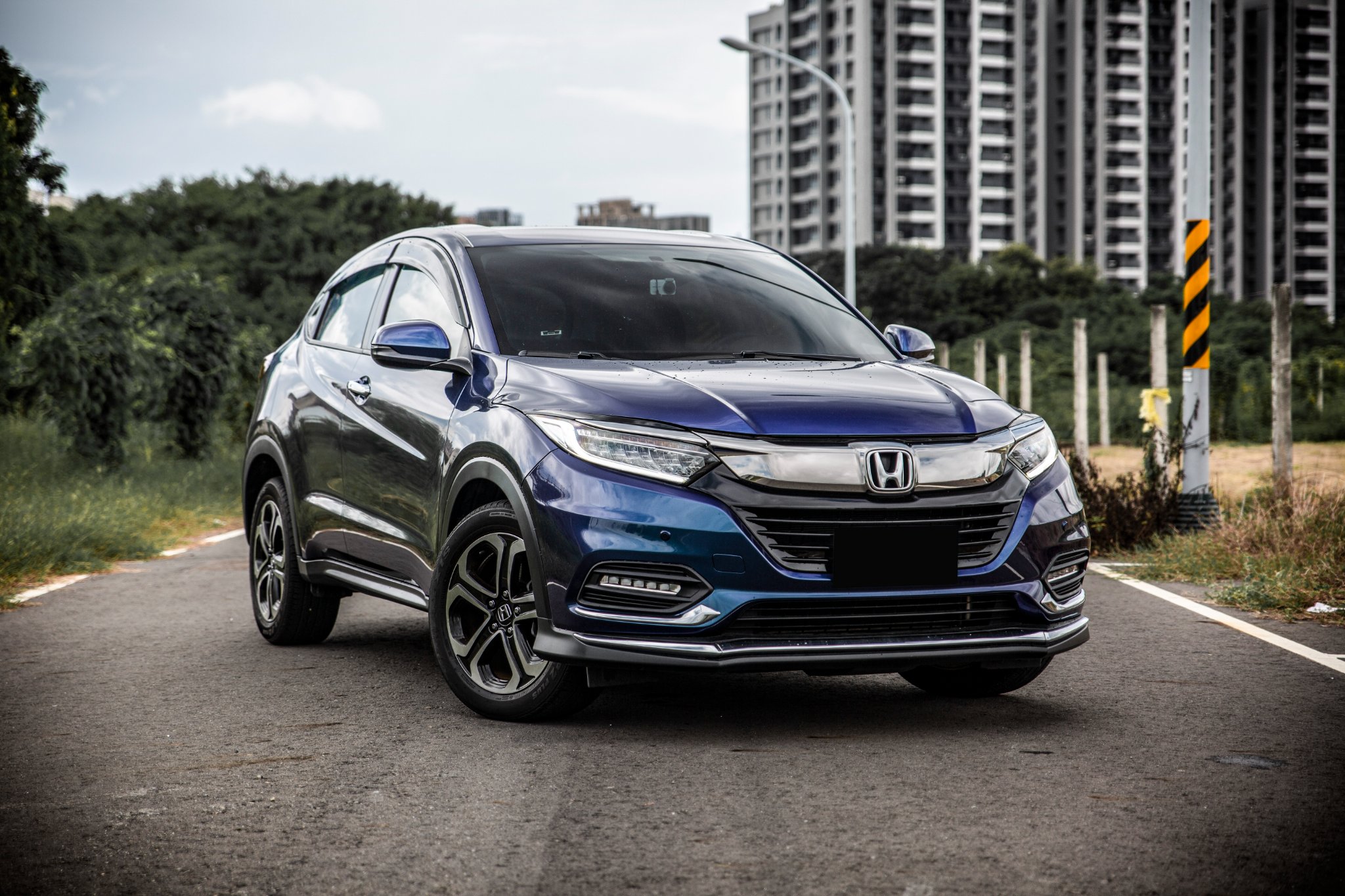 20年 HR-V S版 小改款 LED多光束頭燈 定速【實車價行情指標店】  第1張相片