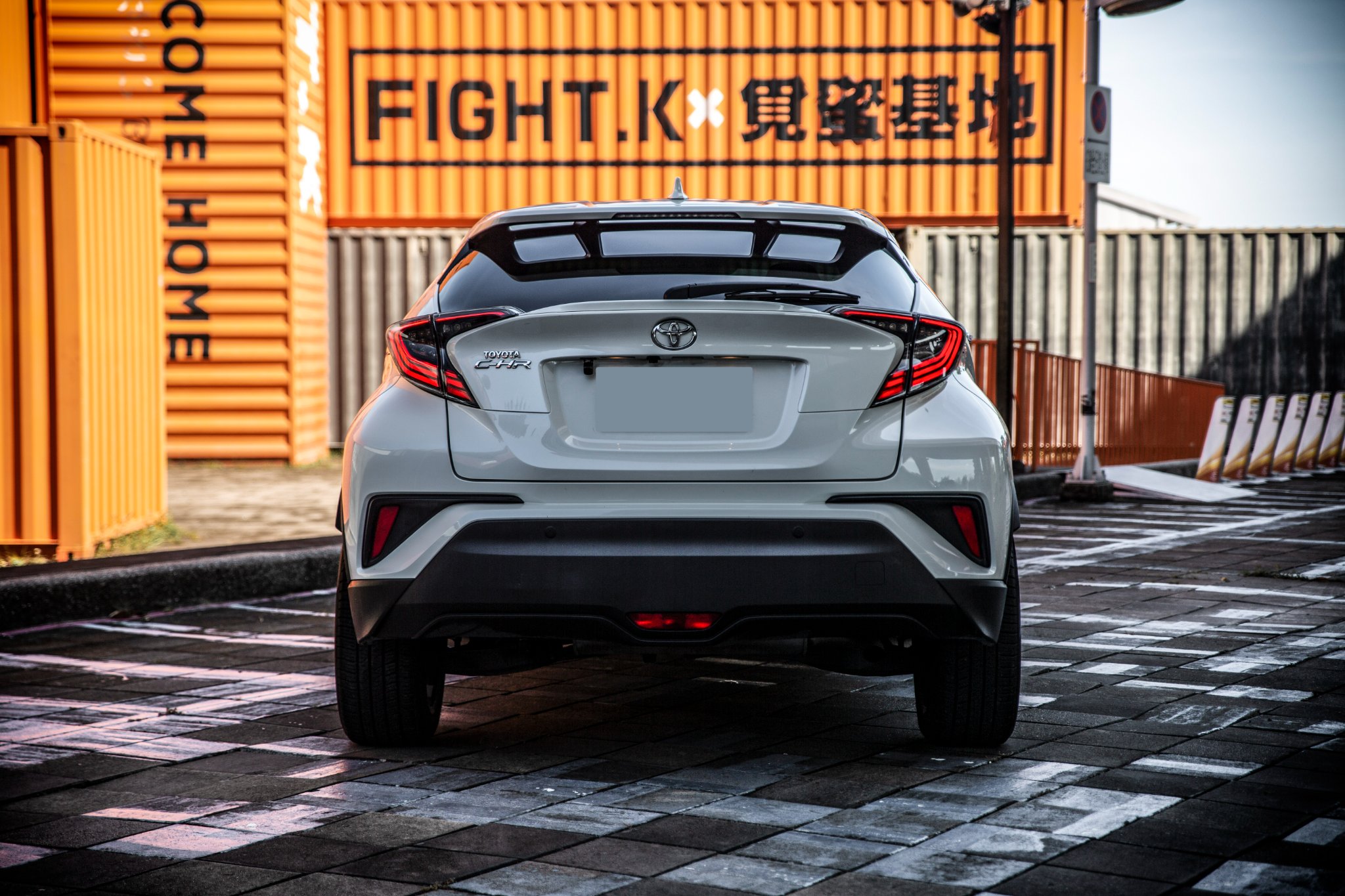 18年 C-HR 豪華版 LED頭尾燈 7安 加熱椅【實車價行情指標店】  第2張相片