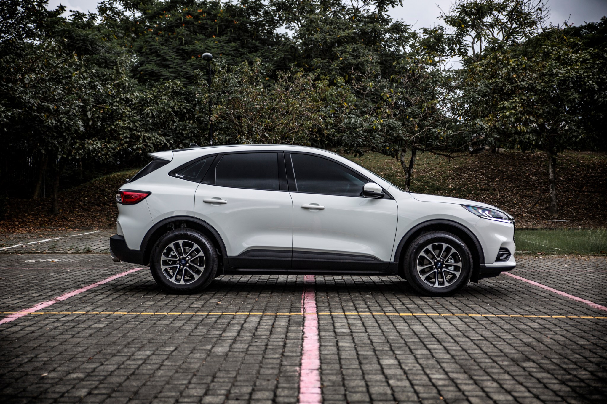 22年 Kuga 180 LV2超值型 全速域ACC 6安【實車價行情指標店】  第2張相片