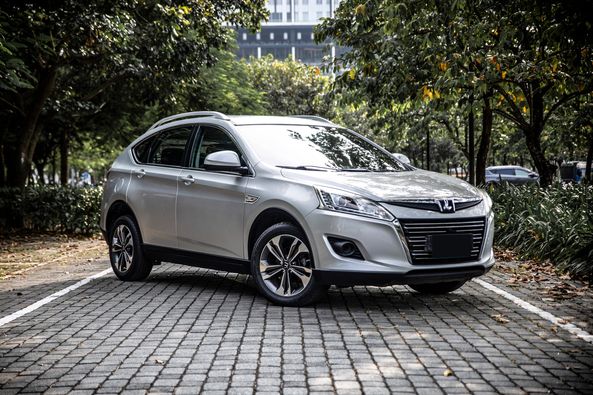 13年 U6 Turbo 1.8豪華型 恆溫 倒車顯影 盲點【實車價行情指標店】  第1張相片
