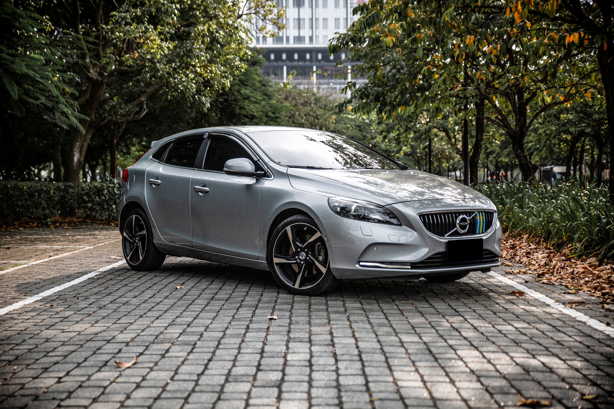 13年 V40 T5汽油豪華版 9安 自動停車【實車價行情指標店】  第1張相片
