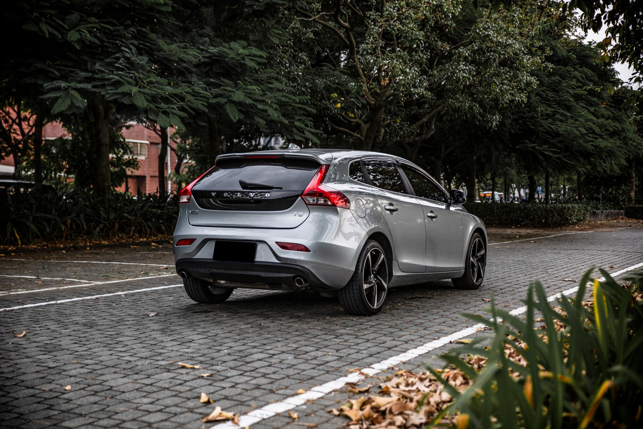13年 V40 T5汽油豪華版 9安 自動停車【實車價行情指標店】  第10張相片