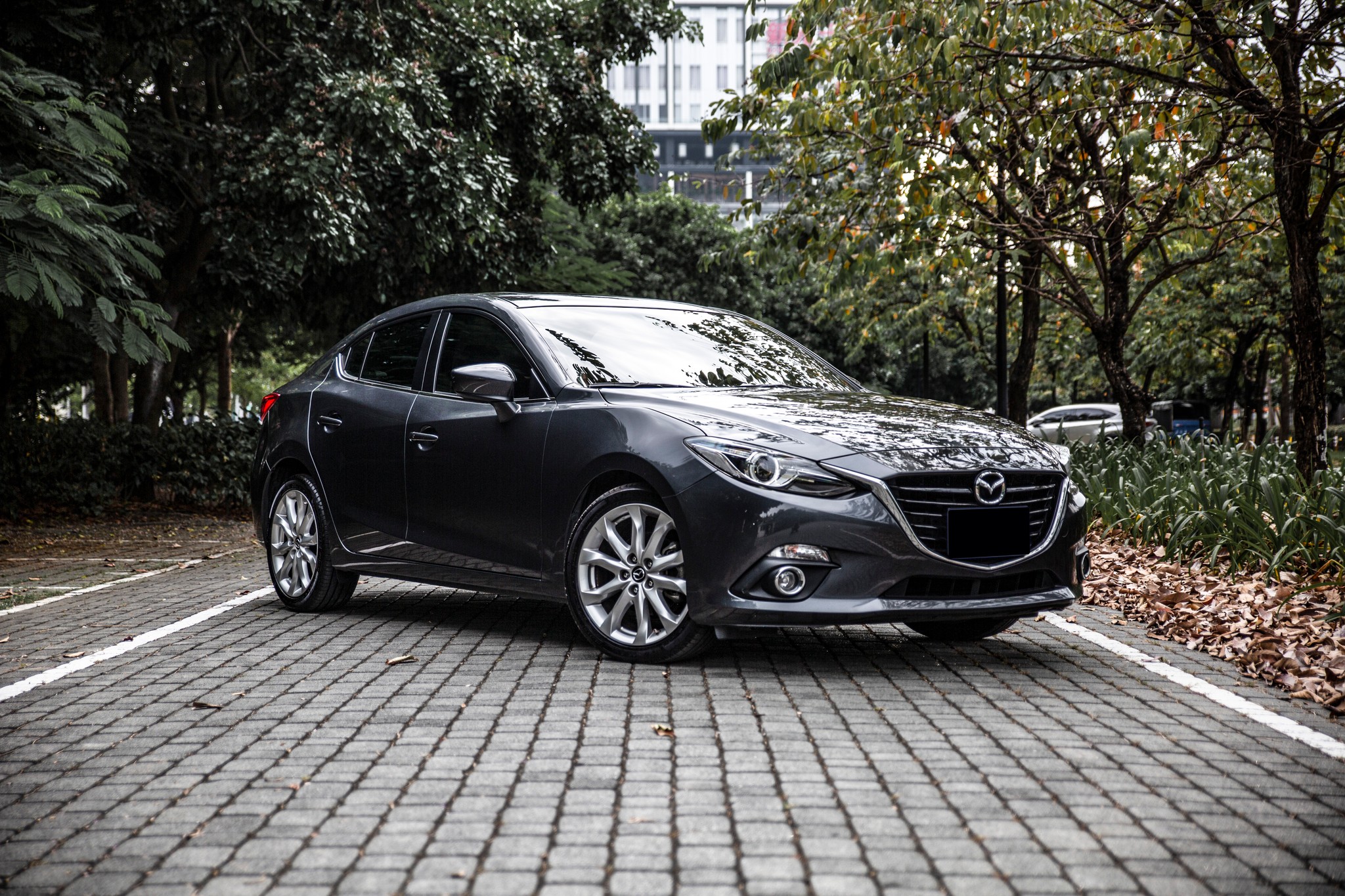 16年 Mazda3 4D 頂級型 鋼鐵灰 抬顯 盲點【實車價行情指標店】  第1張相片