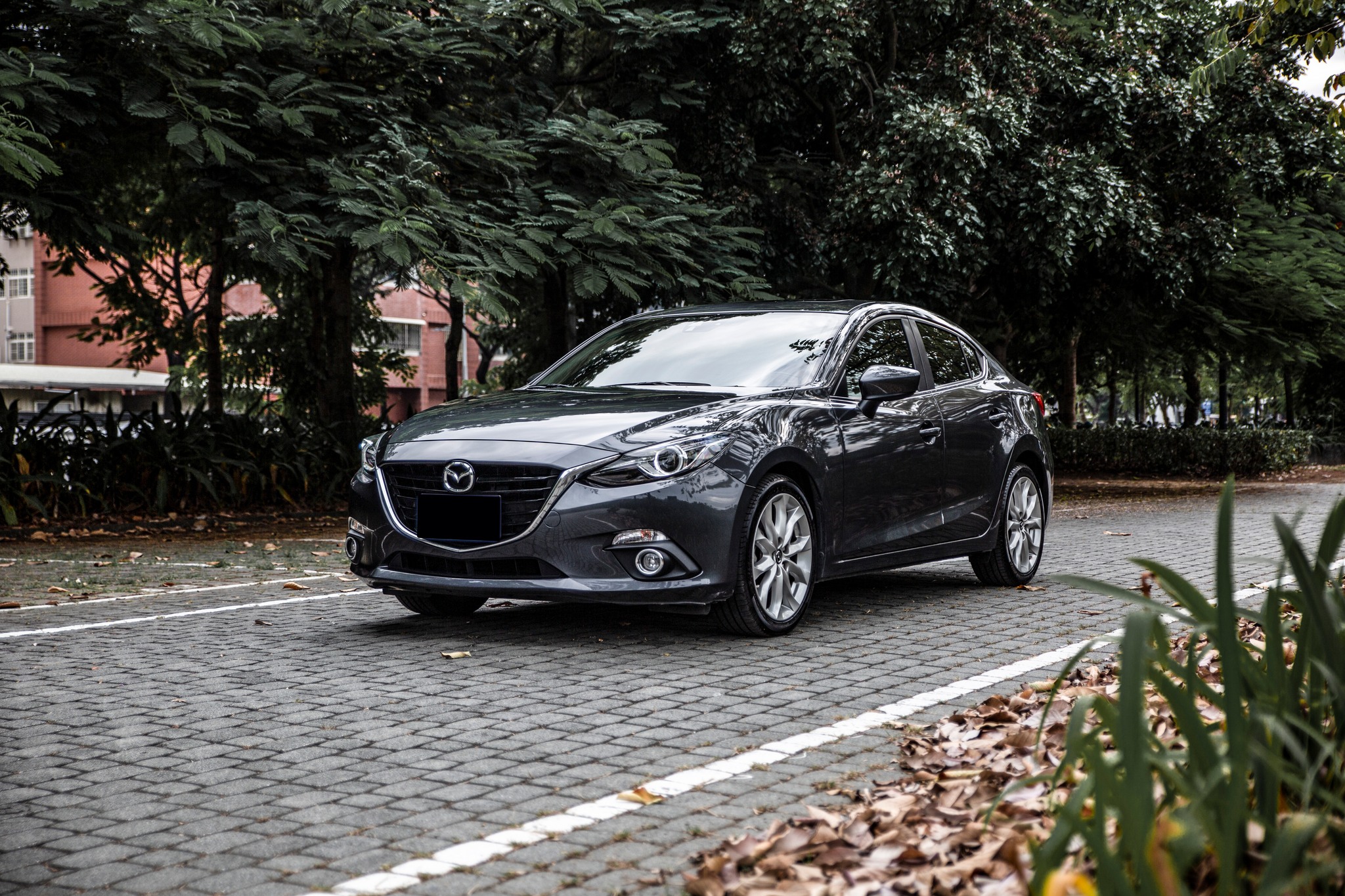 16年 Mazda3 4D 頂級型 鋼鐵灰 抬顯 盲點【實車價行情指標店】  第5張相片