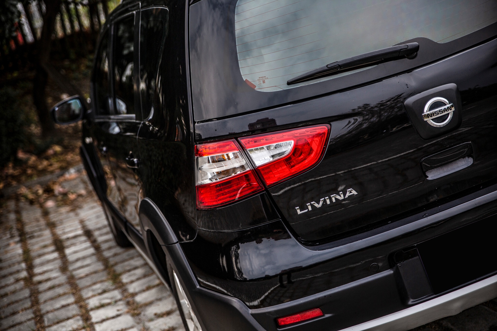 【滿18歲即可申貸】16年 Livina 行家皮椅版 露營載貨 鋁合金車頂架  第4張相片
