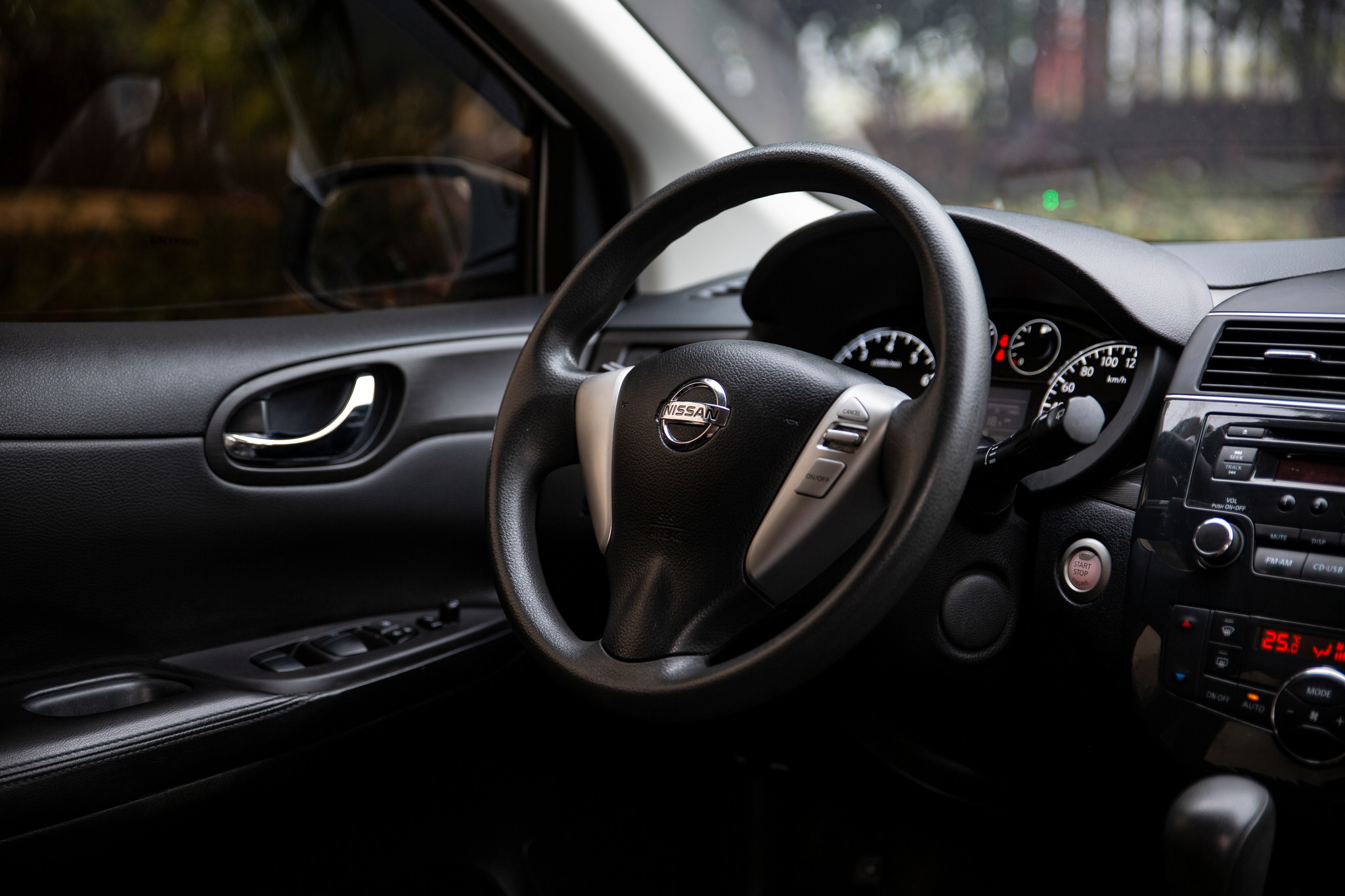 【滿18歲即可申貸】14年 Big Tiida 豪華版 免鑰匙 恆溫 定速  第4張相片