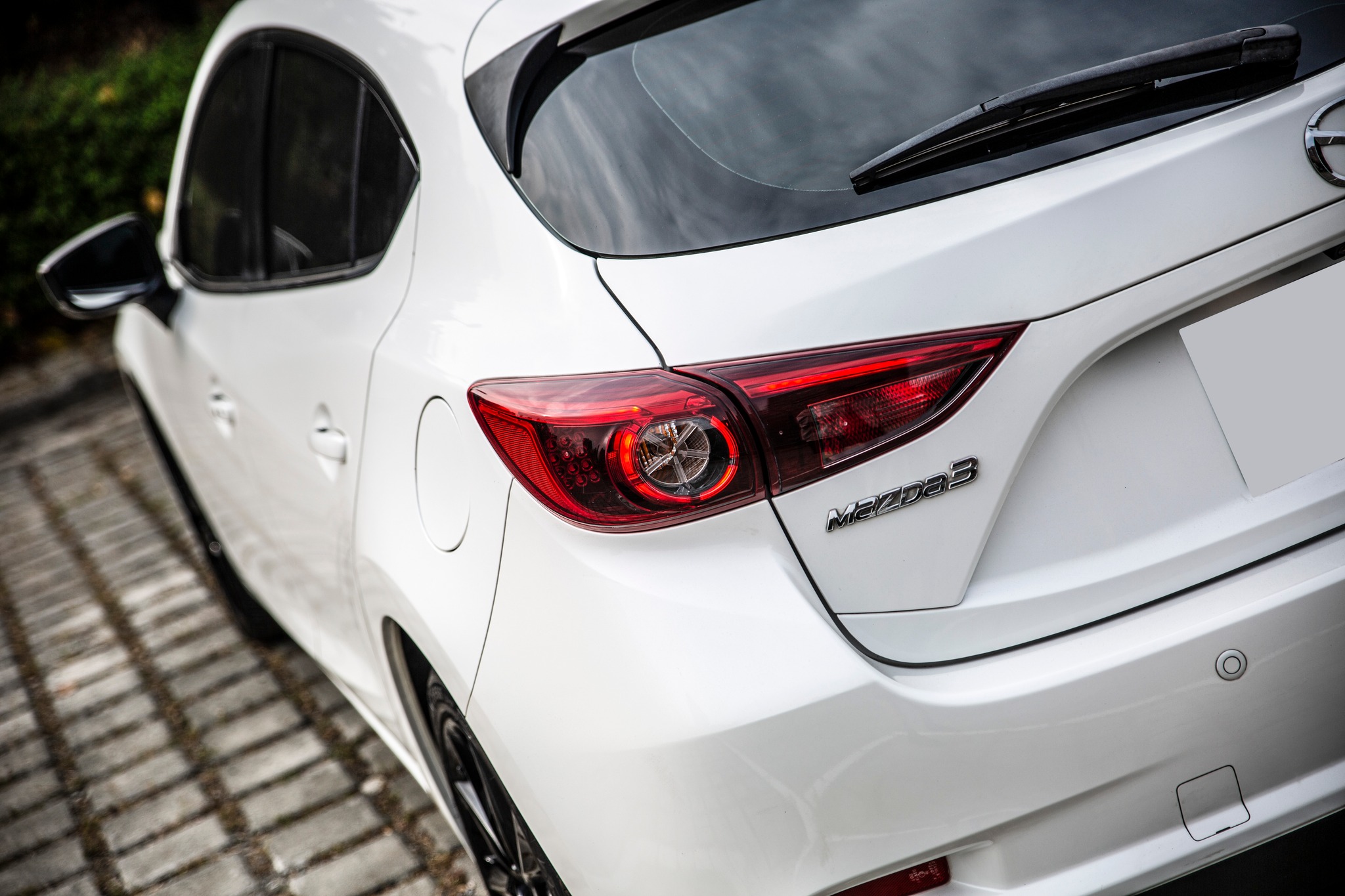 【滿18歲即可申貸】17年式 Mazda3 5D 旗艦 BOSE音響 駕駛電動椅  第2張相片