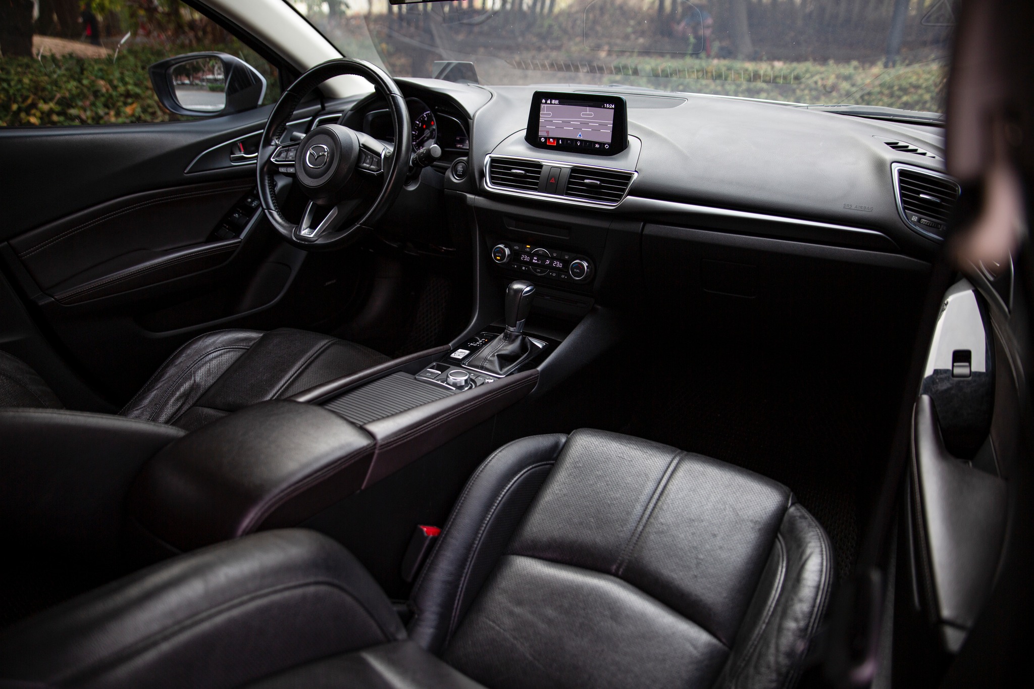 【滿18歲即可申貸】17年式 Mazda3 5D 旗艦 BOSE音響 駕駛電動椅  第4張相片