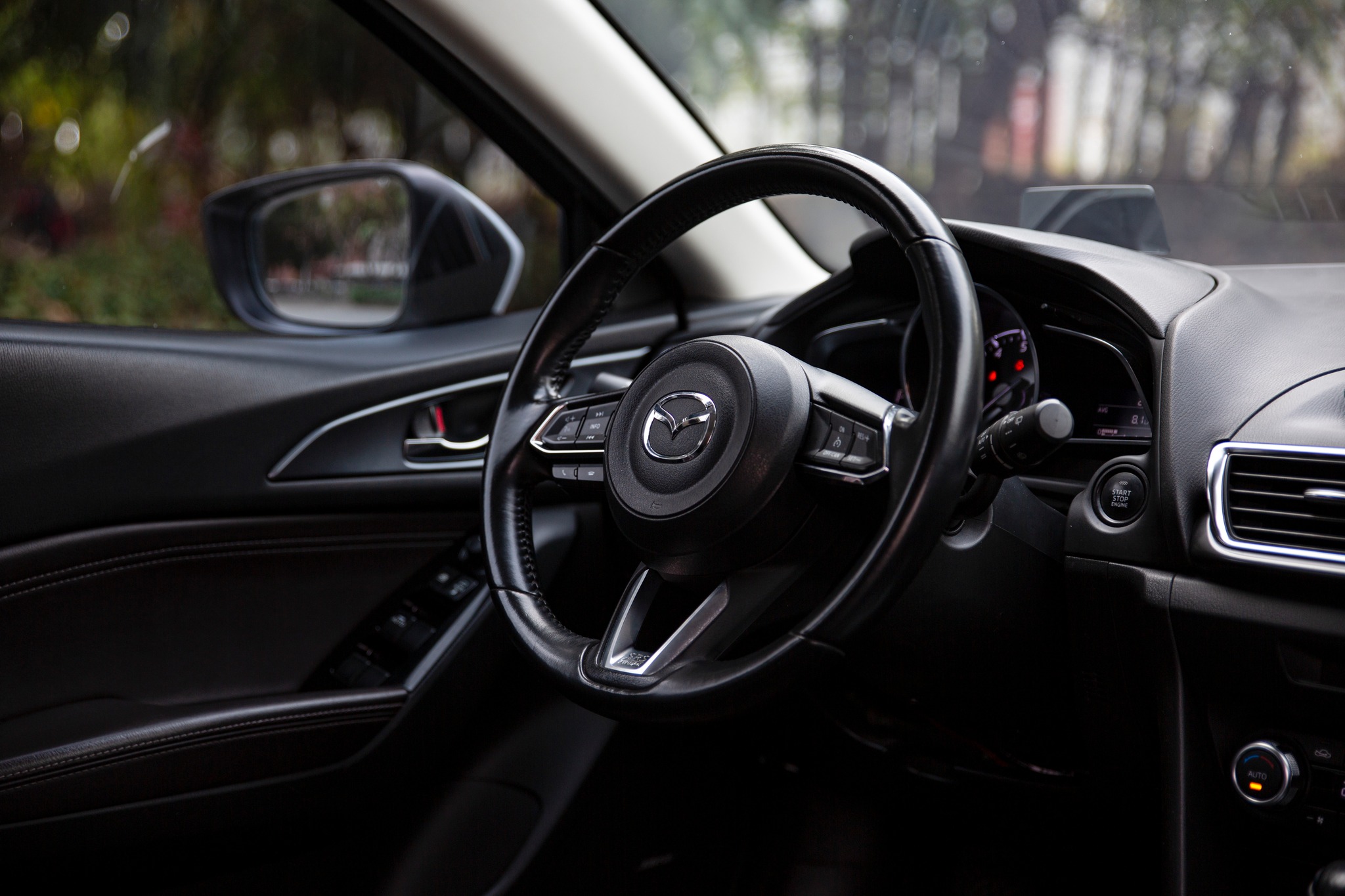 【滿18歲即可申貸】17年式 Mazda3 5D 旗艦 BOSE音響 駕駛電動椅  第6張相片