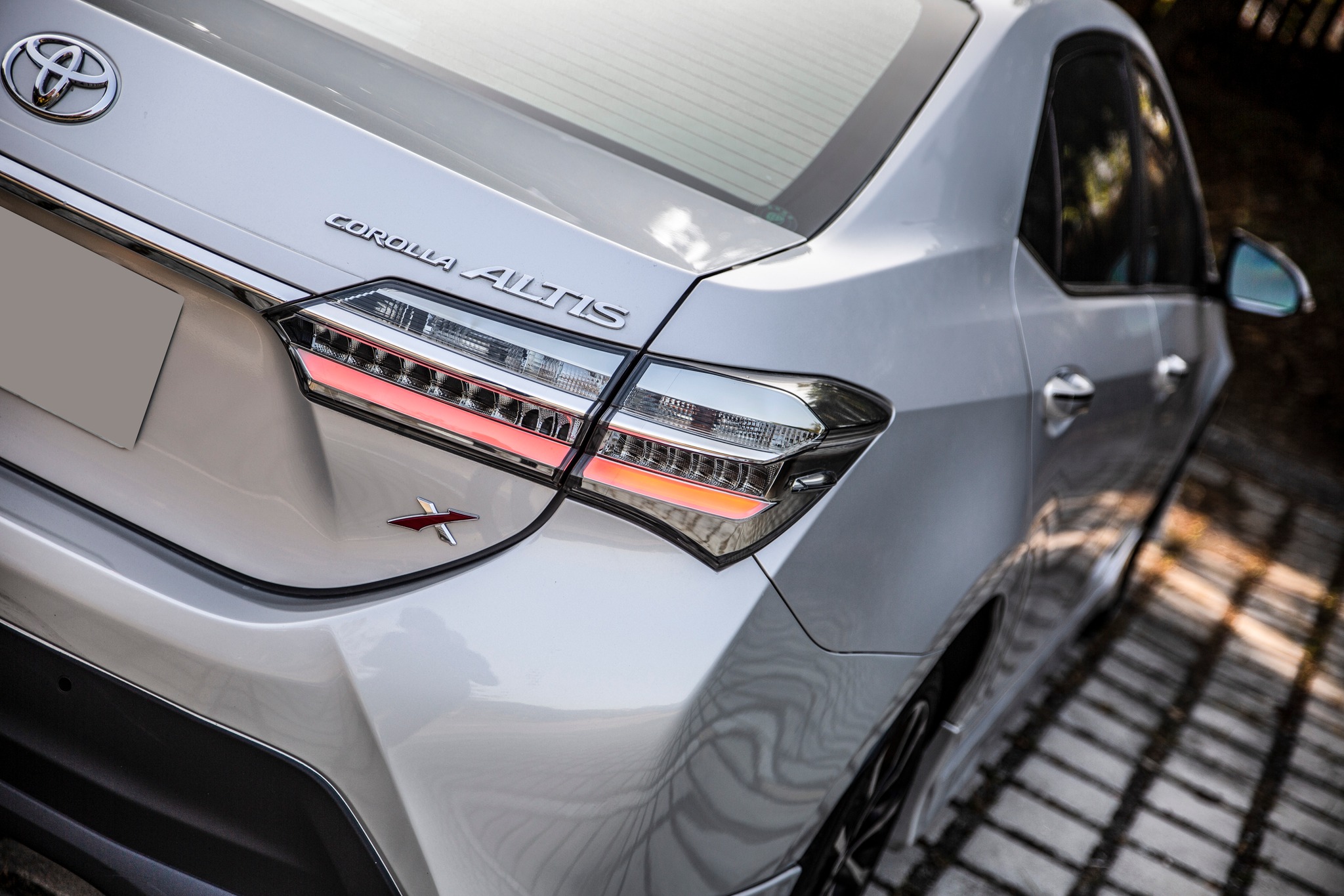 【滿18歲即可申貸】18年 Altis X版 11.5代 盲點 8安 LED頭燈  第3張相片