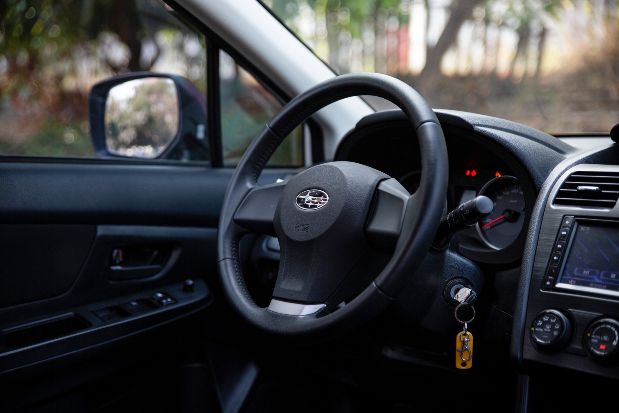 【滿18歲即可申貸】13年 Subaru XV 2.0-i版 恆溫 四輪傳動  第6張相片