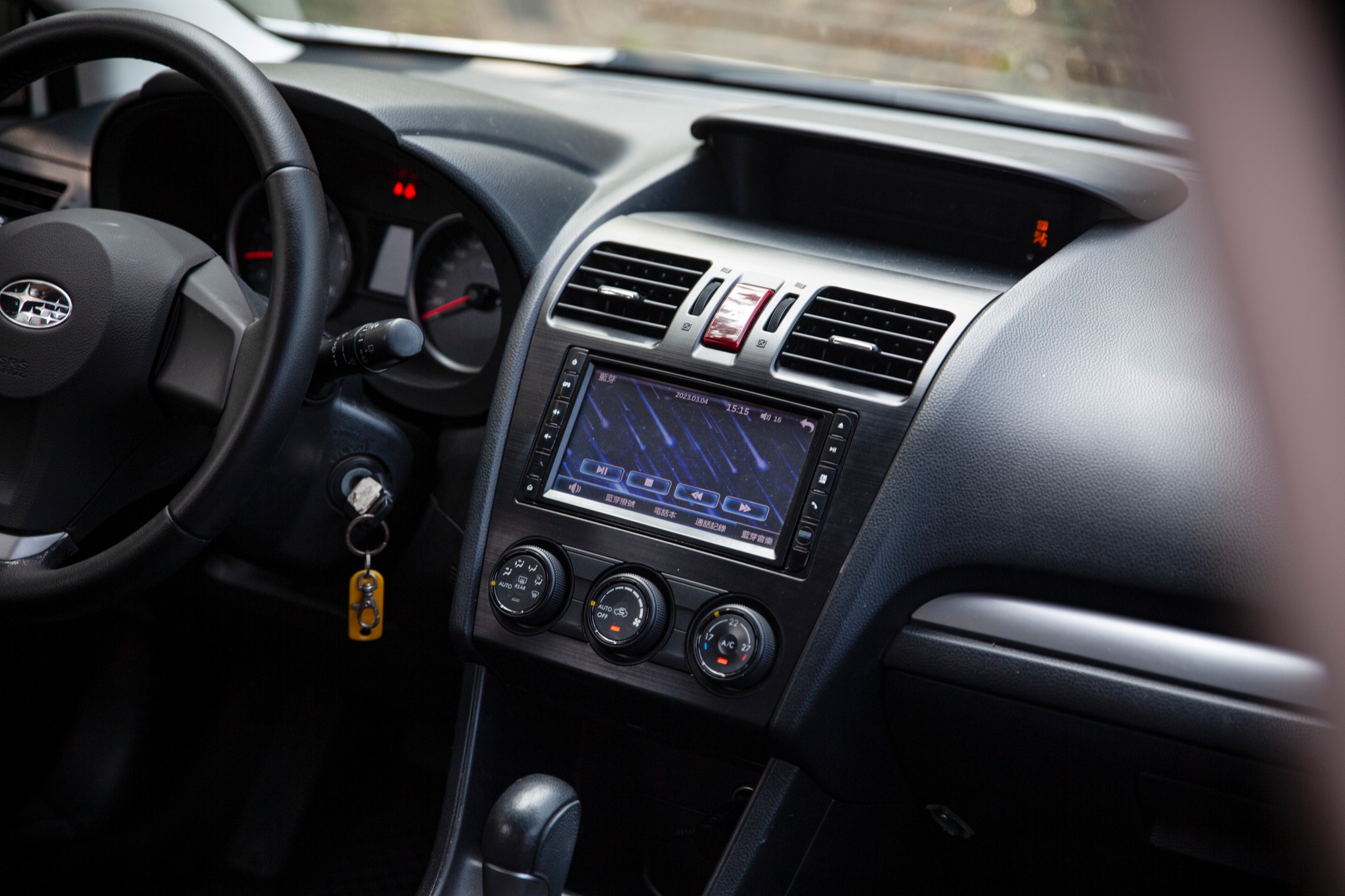 【滿18歲即可申貸】13年 Subaru XV 2.0-i版 恆溫 四輪傳動  第8張相片
