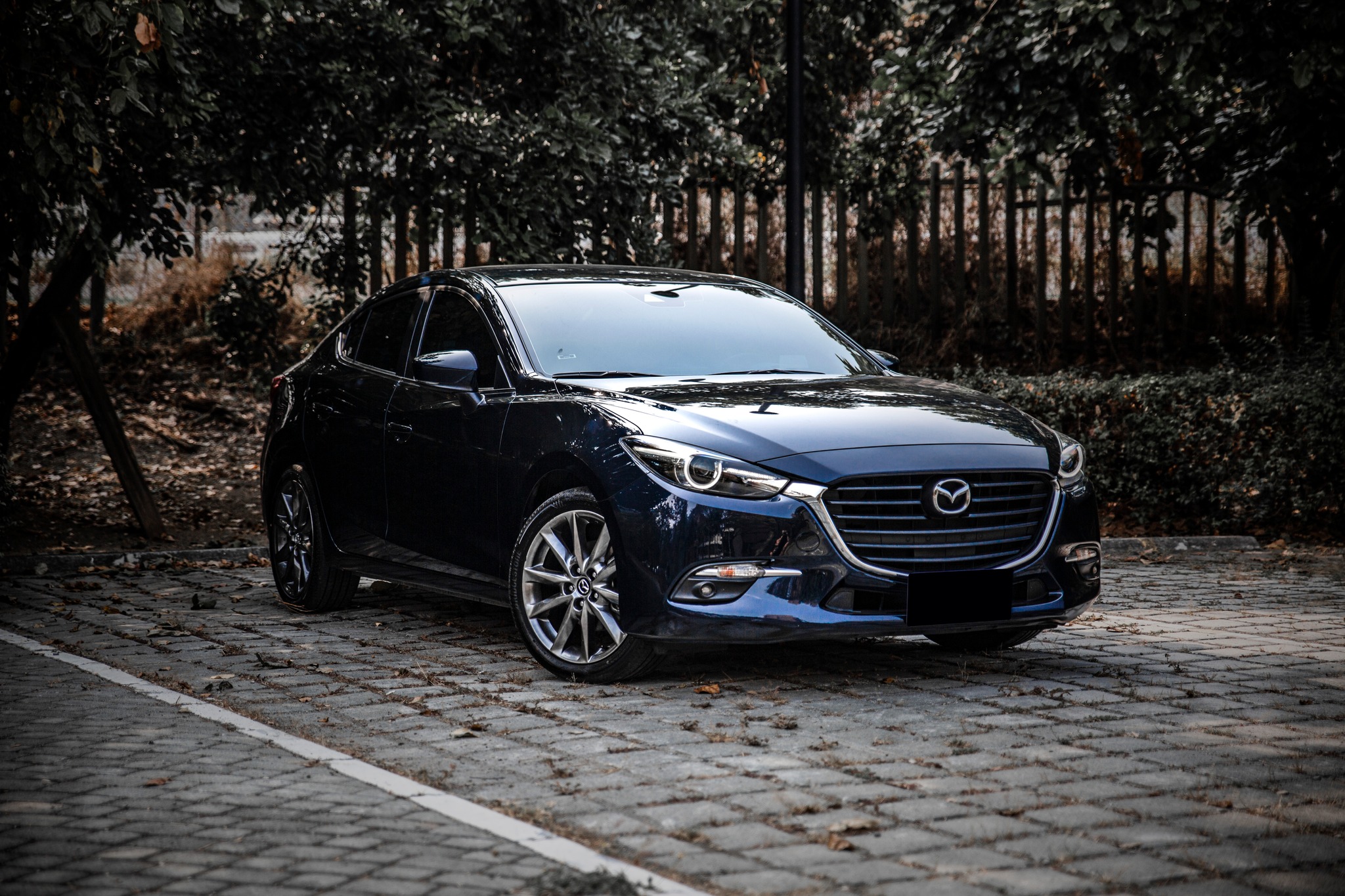 【滿18歲即可申貸】17年 Mazda3 4D 旗艦 BOSE音響 駕駛電動椅  第1張相片