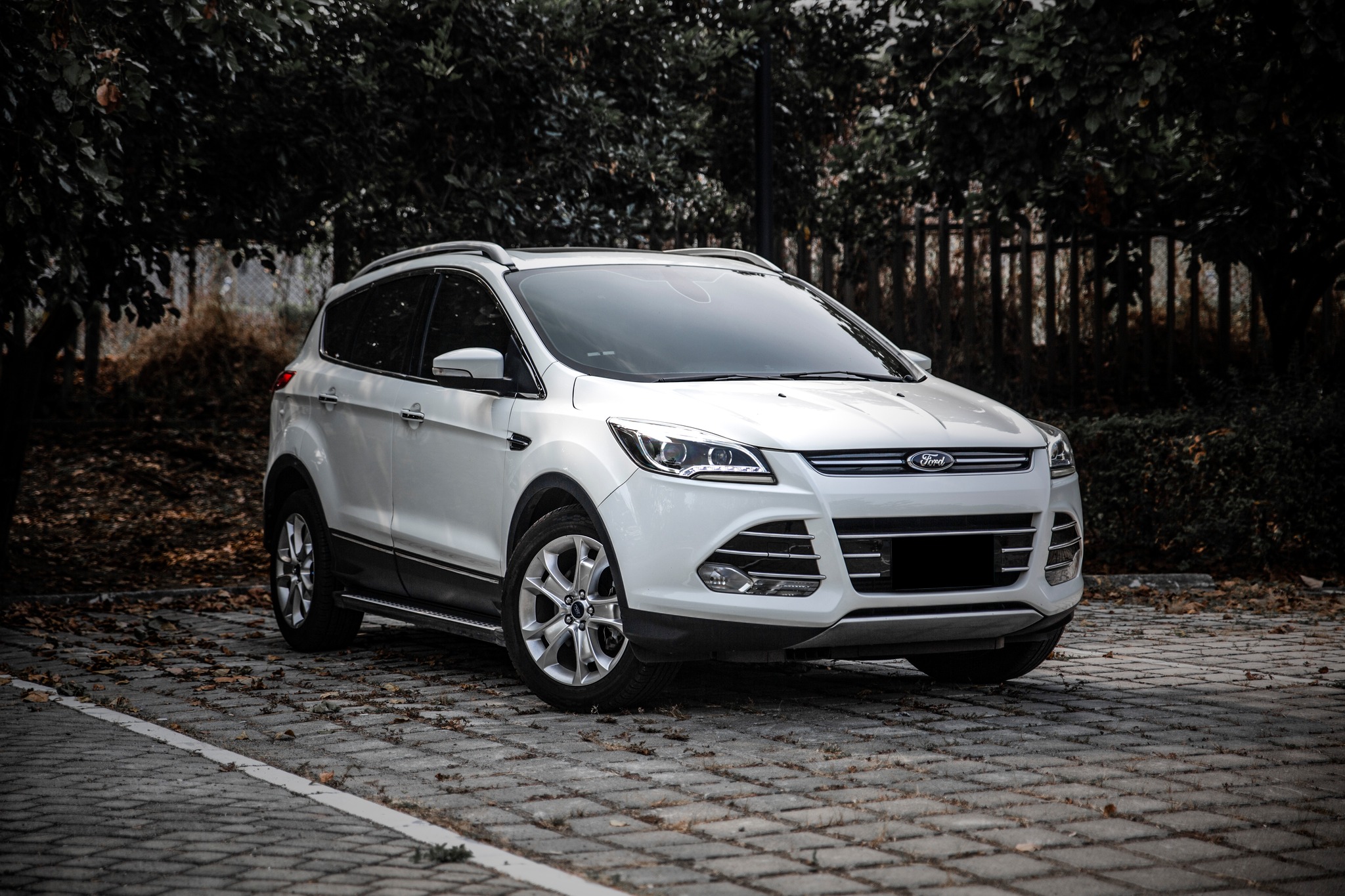 【滿18歲即可申貸】13年 Kuga 2.0旗艦 4WD 電尾門 渦輪242匹  第1張相片