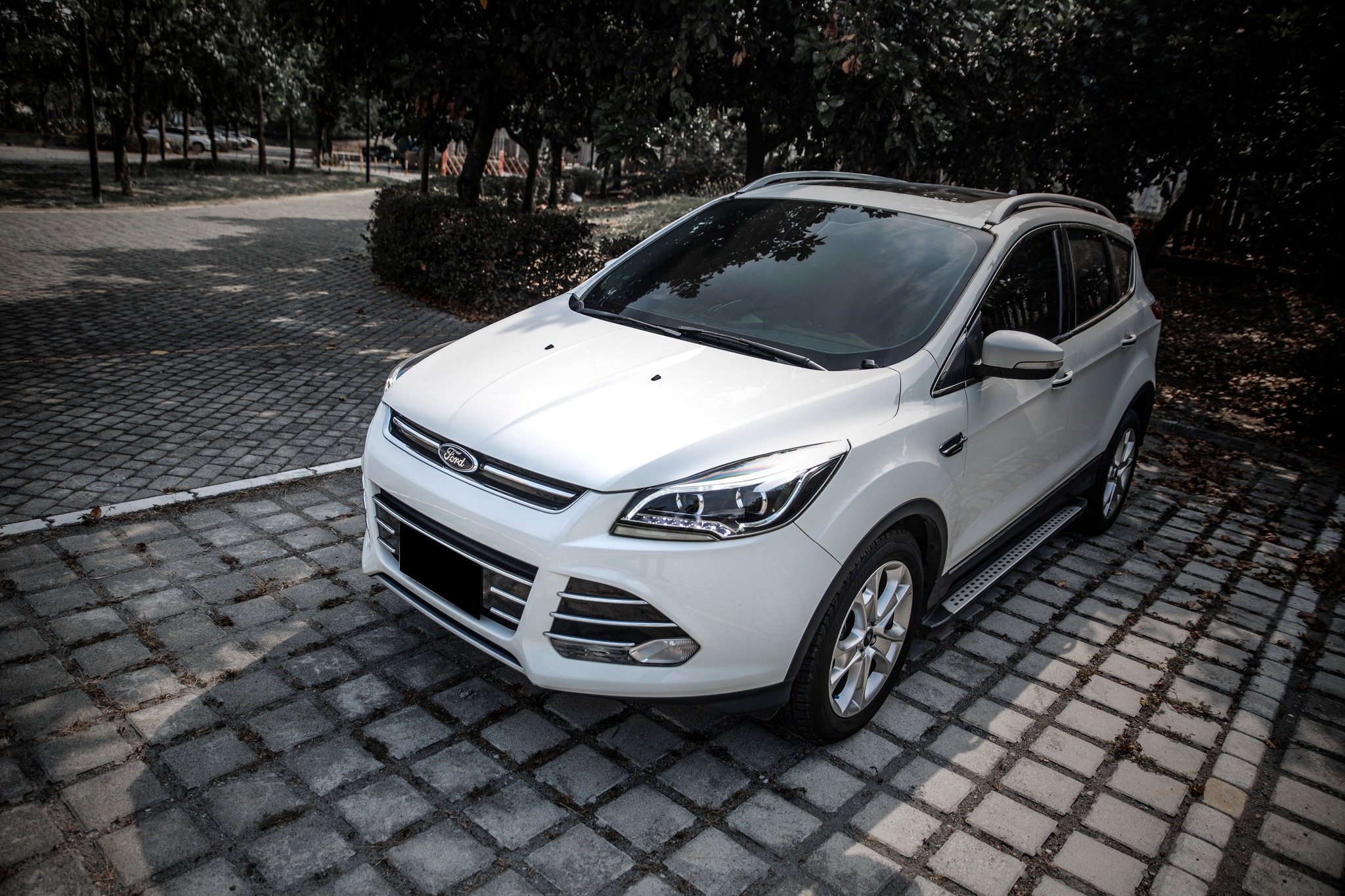 【滿18歲即可申貸】13年 Kuga 2.0旗艦 4WD 電尾門 渦輪242匹  第7張相片