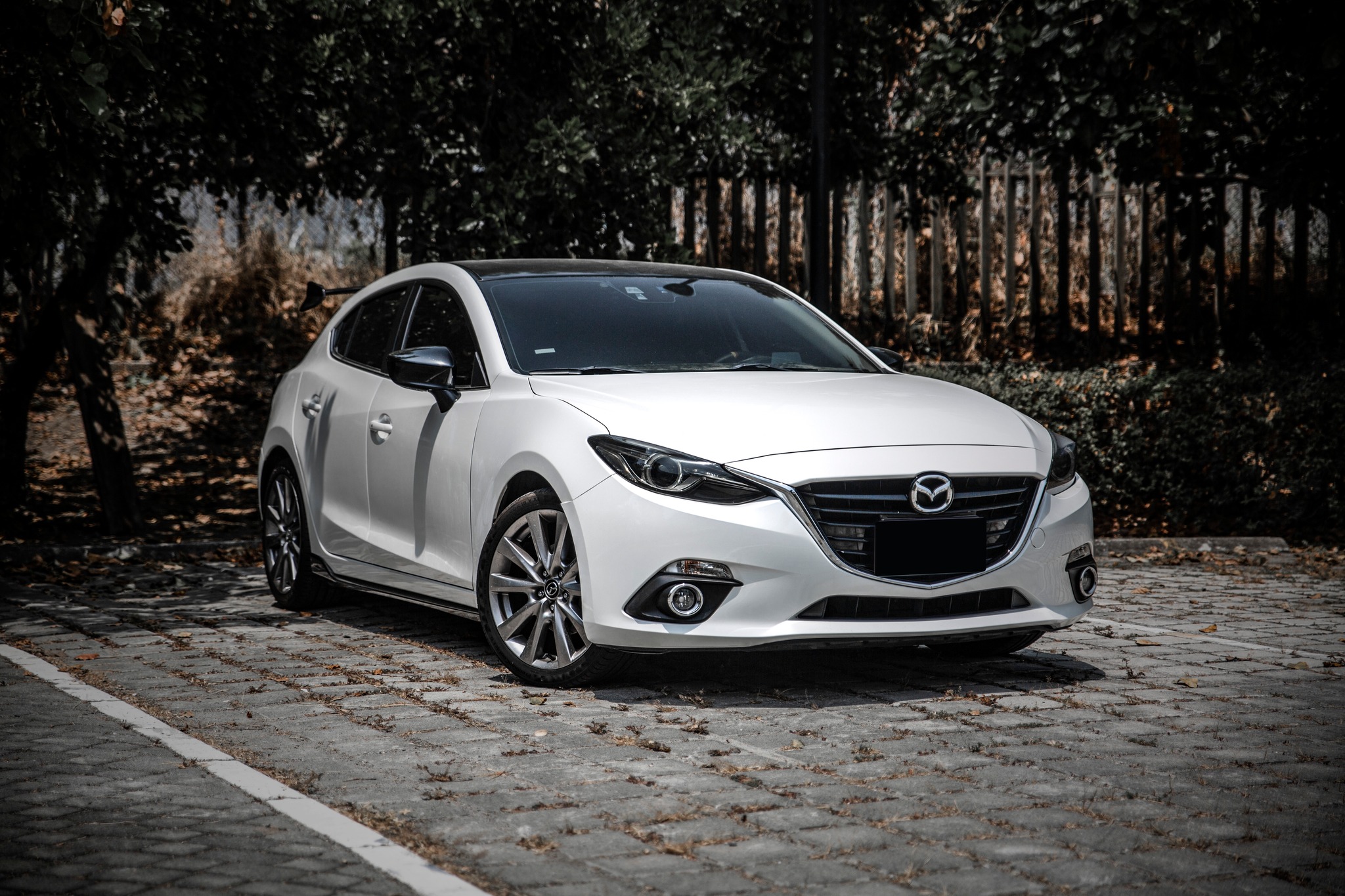 【滿18歲即可申貸】15年 Mazda3 5D 頂級 黑化基本改 戰鬥尾翼  第1張相片