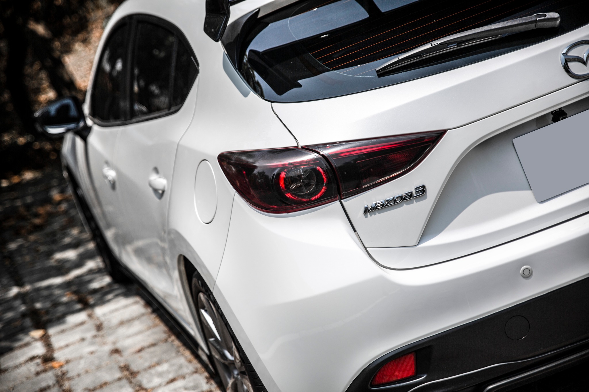 【滿18歲即可申貸】15年 Mazda3 5D 頂級 黑化基本改 戰鬥尾翼  第6張相片