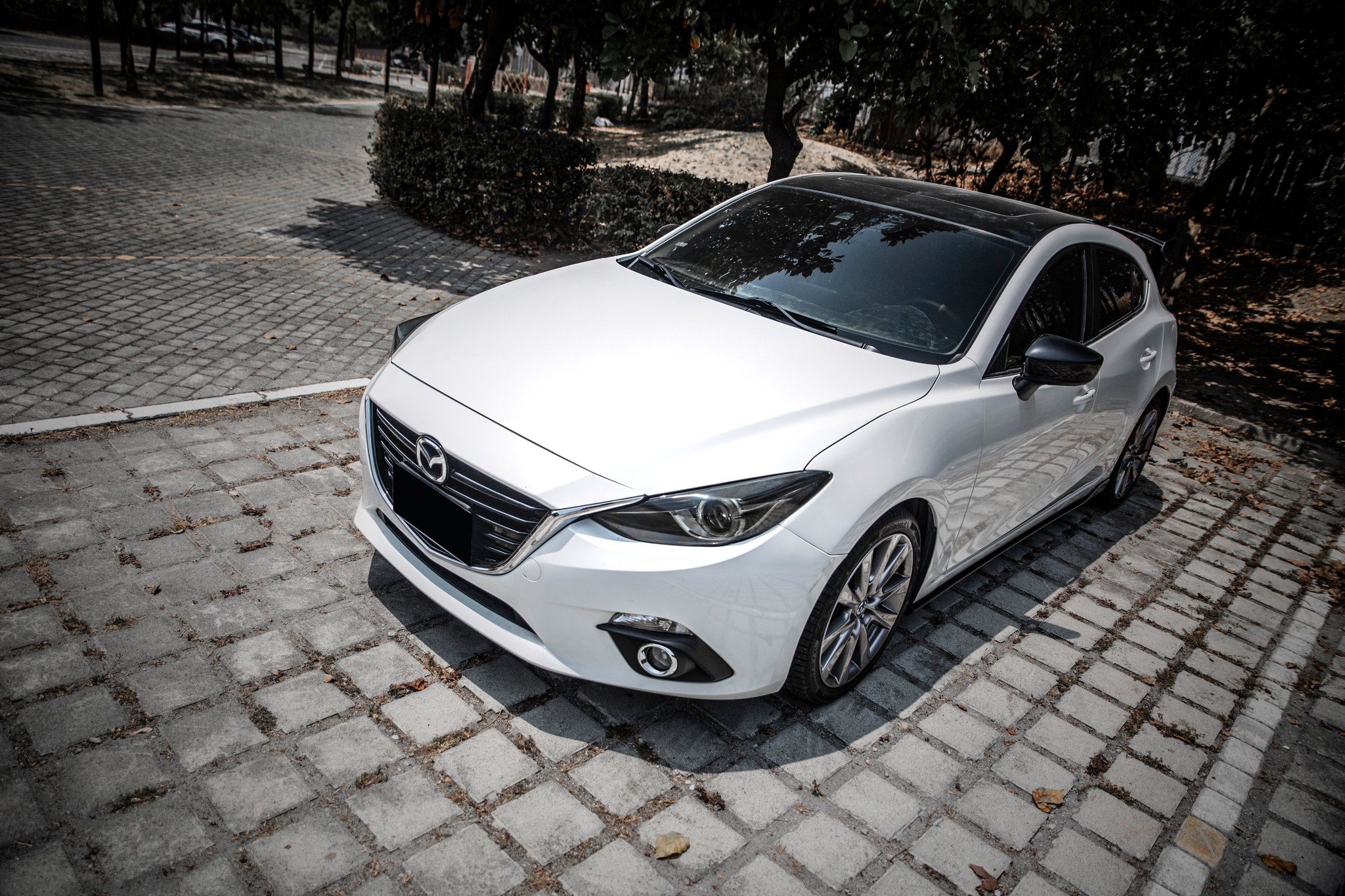 【滿18歲即可申貸】15年 Mazda3 5D 頂級 黑化基本改 戰鬥尾翼  第9張相片