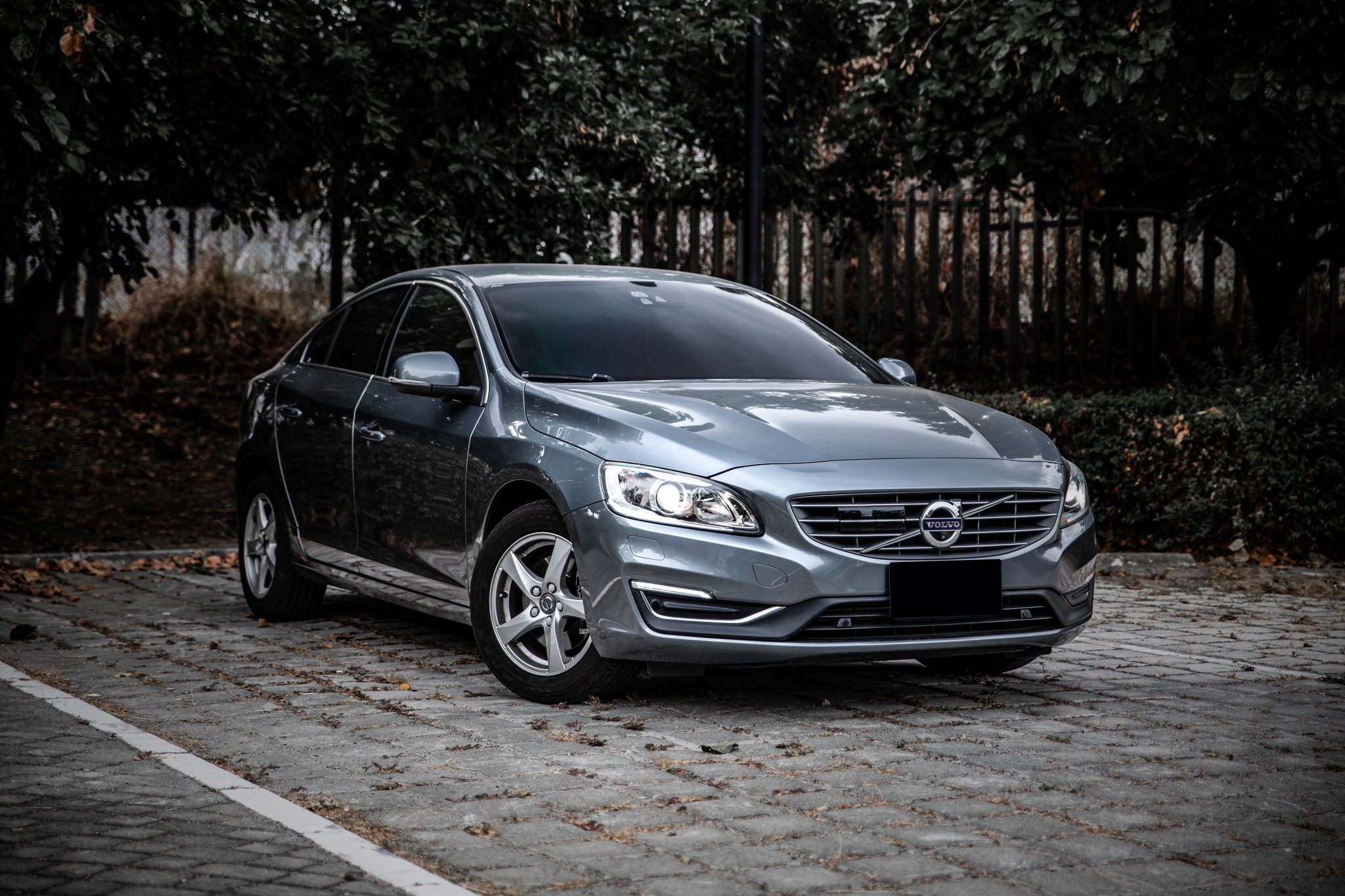 【滿18歲即可申貸】17年 S60 T4運動版 ACC跟車 自動停車 10安  第1張相片