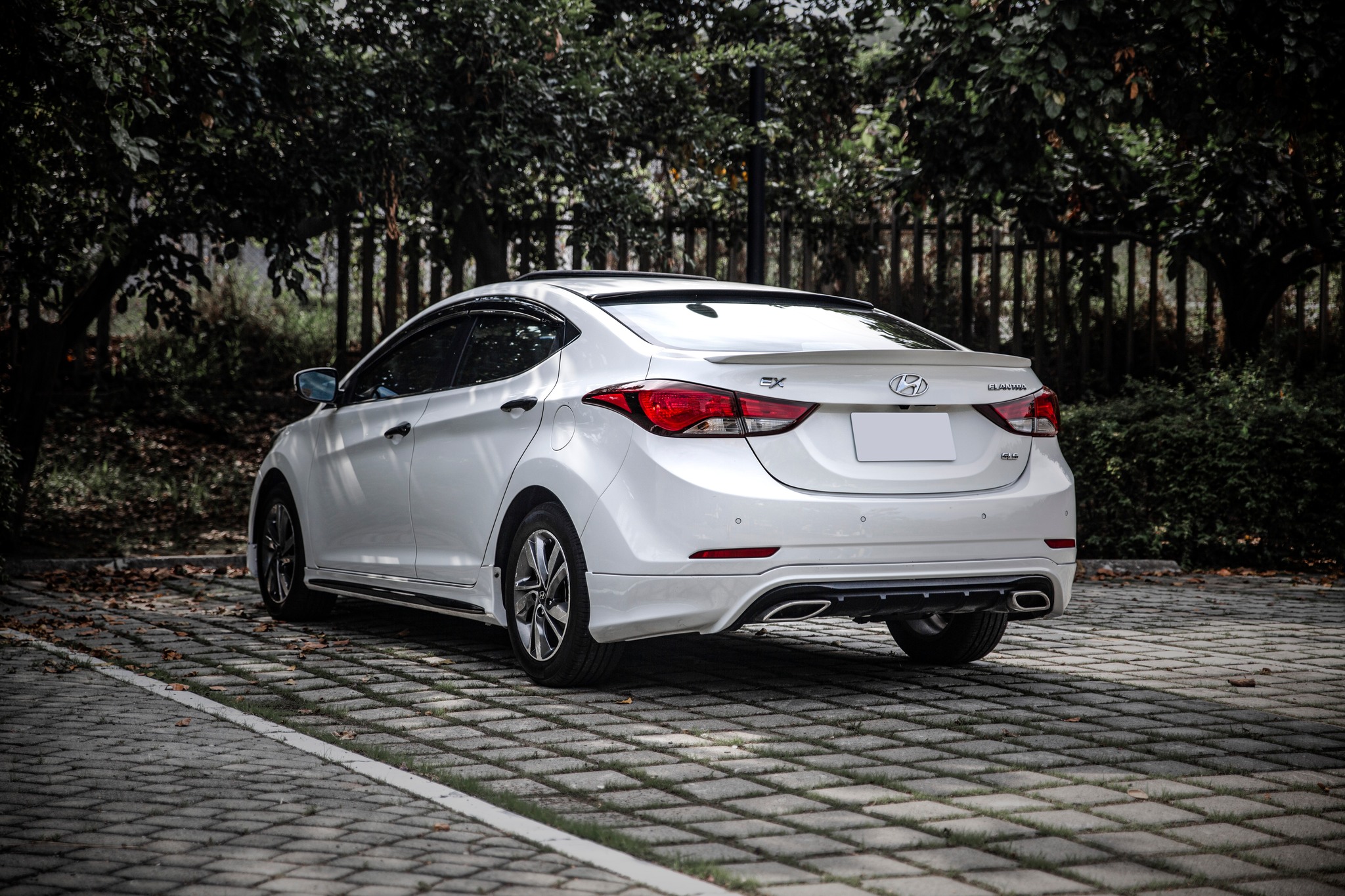【滿18歲即可申貸】15年 Elantra EX 旗艦型 6安 免鑰匙 循跡  第5張相片