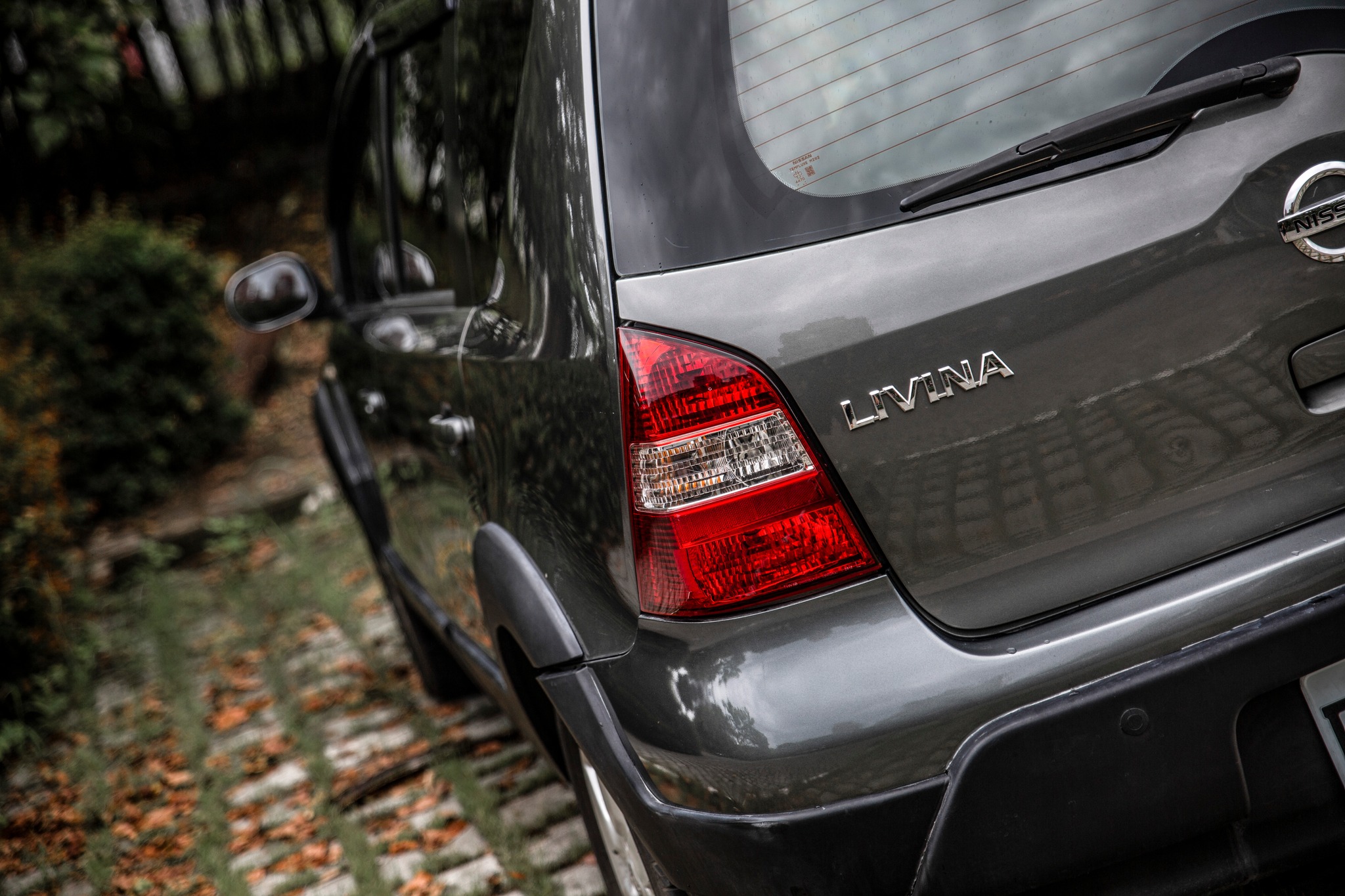 【18歲100%過件】10年 Livina 1.6 H規 雙安 ABS 運動防刮  第9張相片