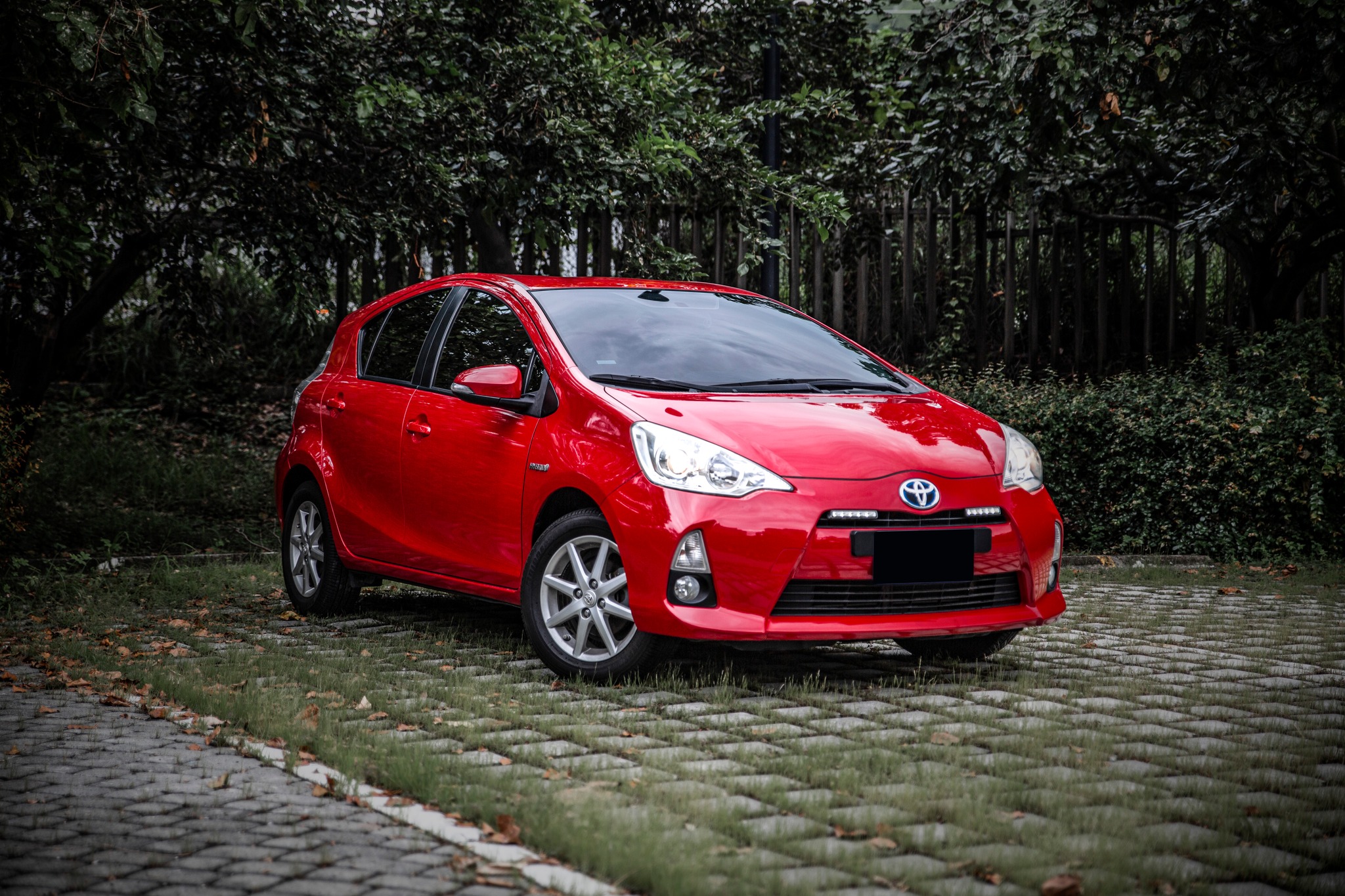【18歲100%過件】13年 Prius C 油電複合 7安 循跡防滑 動態穩定  第1張相片