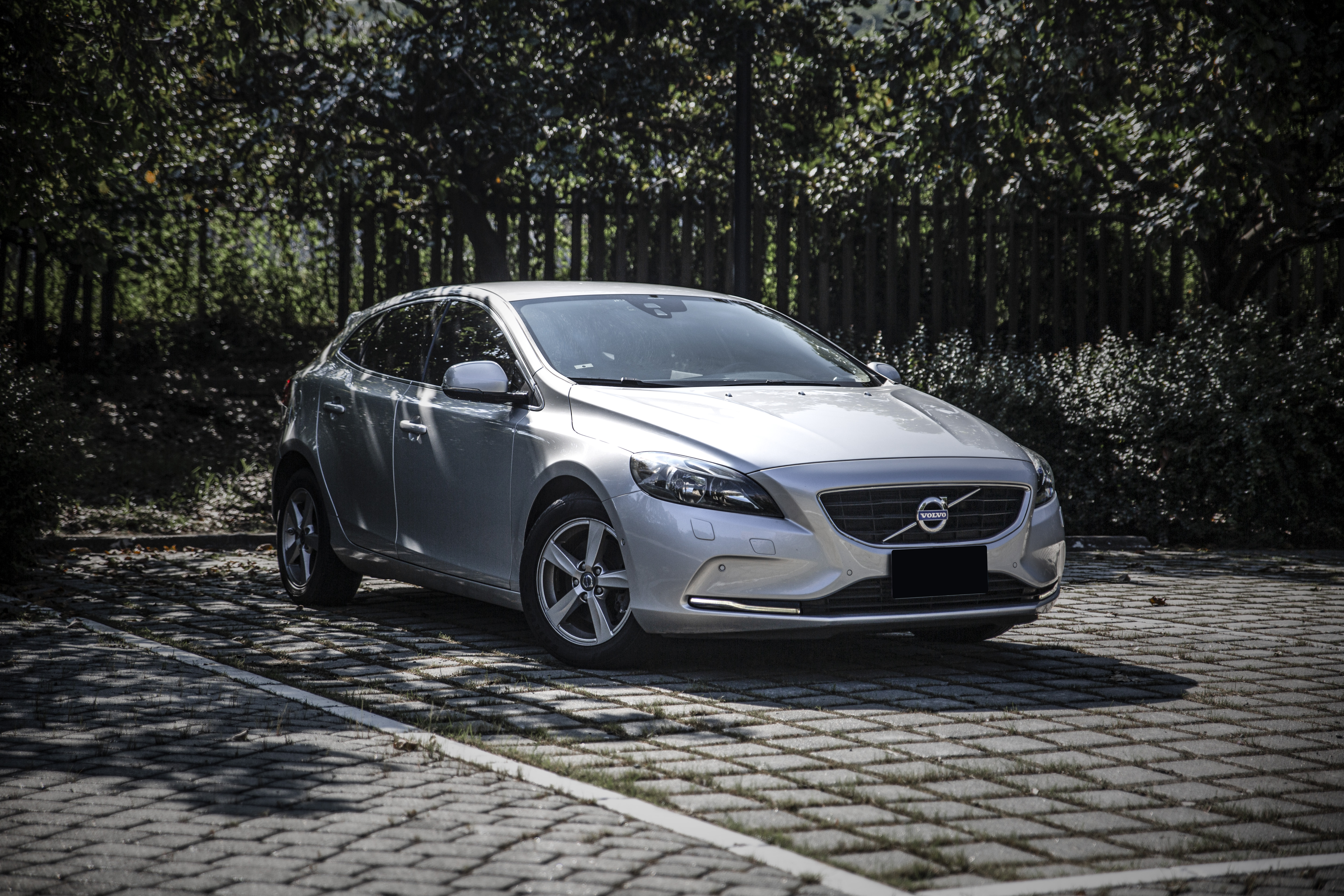 【18歲100%過件】13年 V40 T4 1.6汽油豪華版 9安 自動停車  第1張相片