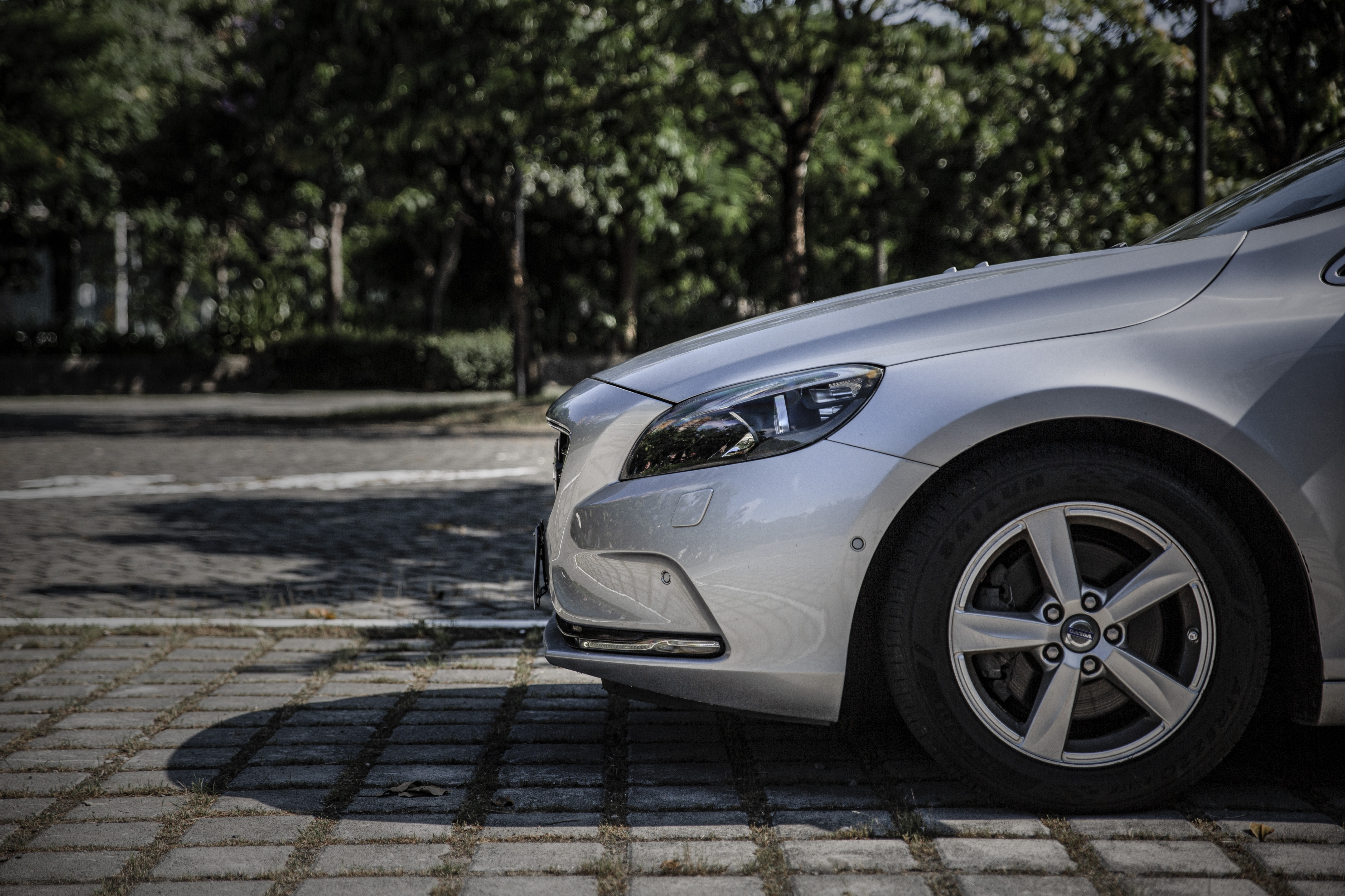 【18歲100%過件】13年 V40 T4 1.6汽油豪華版 9安 自動停車  第3張相片