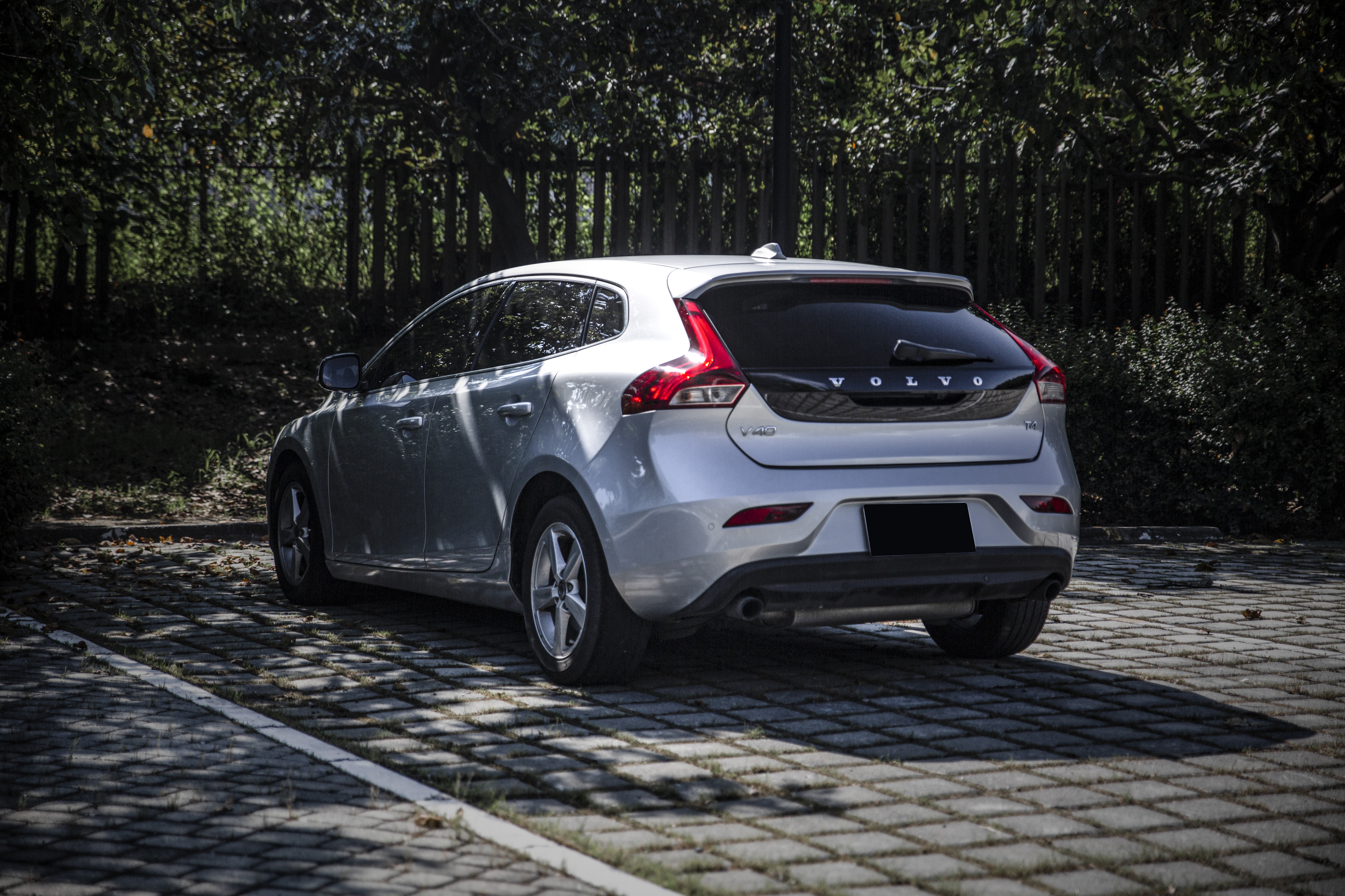 【18歲100%過件】13年 V40 T4 1.6汽油豪華版 9安 自動停車  第4張相片