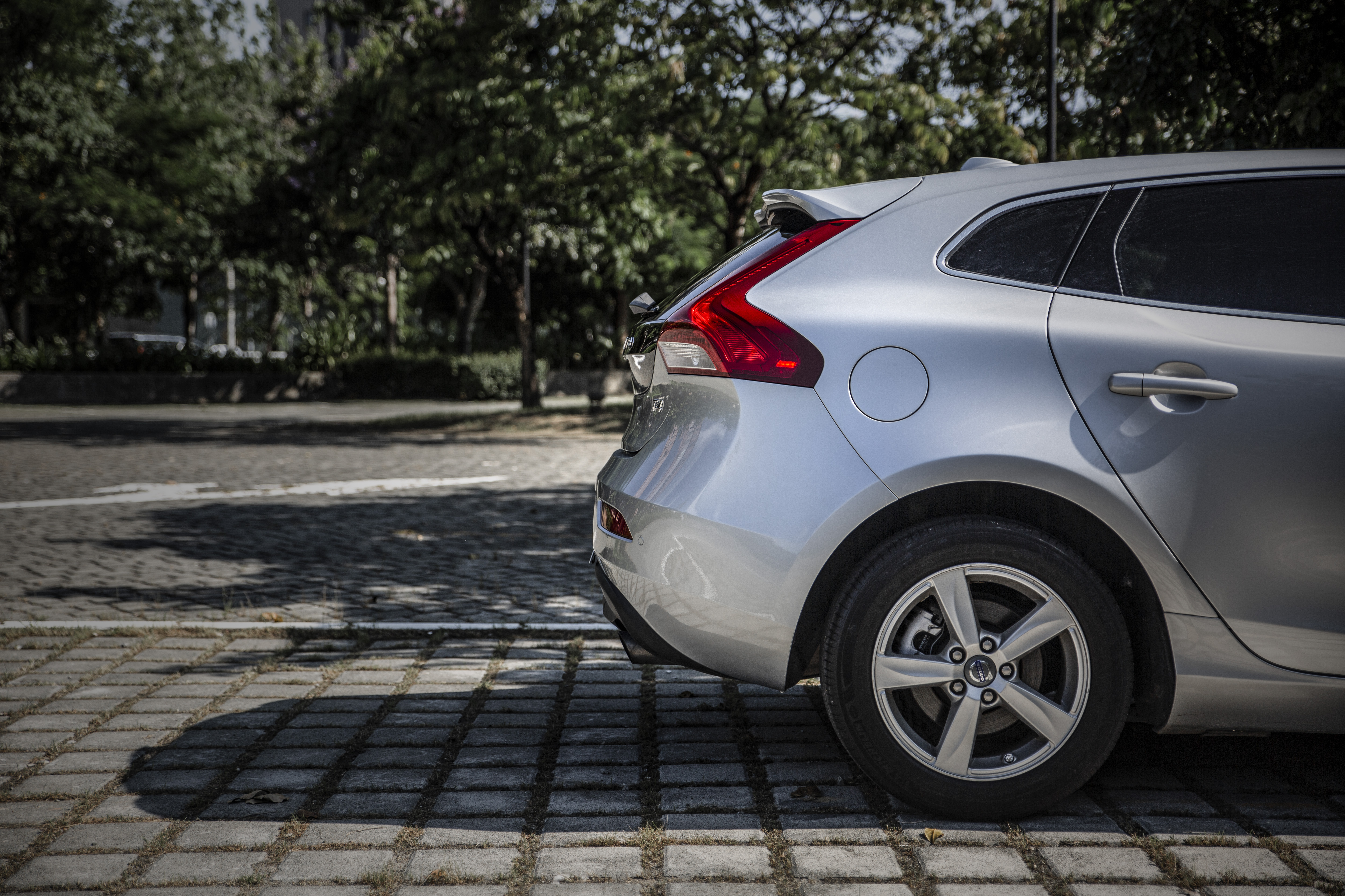 【18歲100%過件】13年 V40 T4 1.6汽油豪華版 9安 自動停車  第6張相片